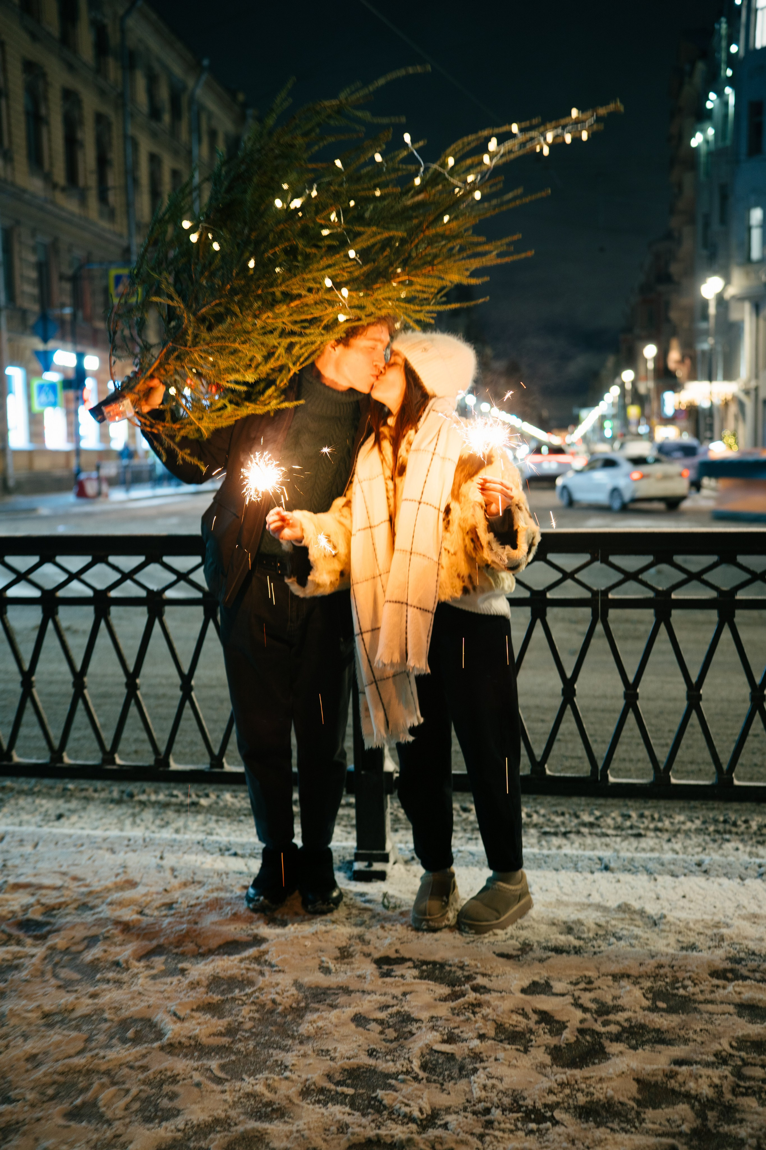 НОВОГОДНЯЯ ПРОГУЛКА ПАРЫ ПО ЧЕРНЫШЕВСКОЙ ПЕРЕД НОВЫМ ГОДОМ. Профессиональный фотограф, Санкт-Петербург — Виктория Богомолова