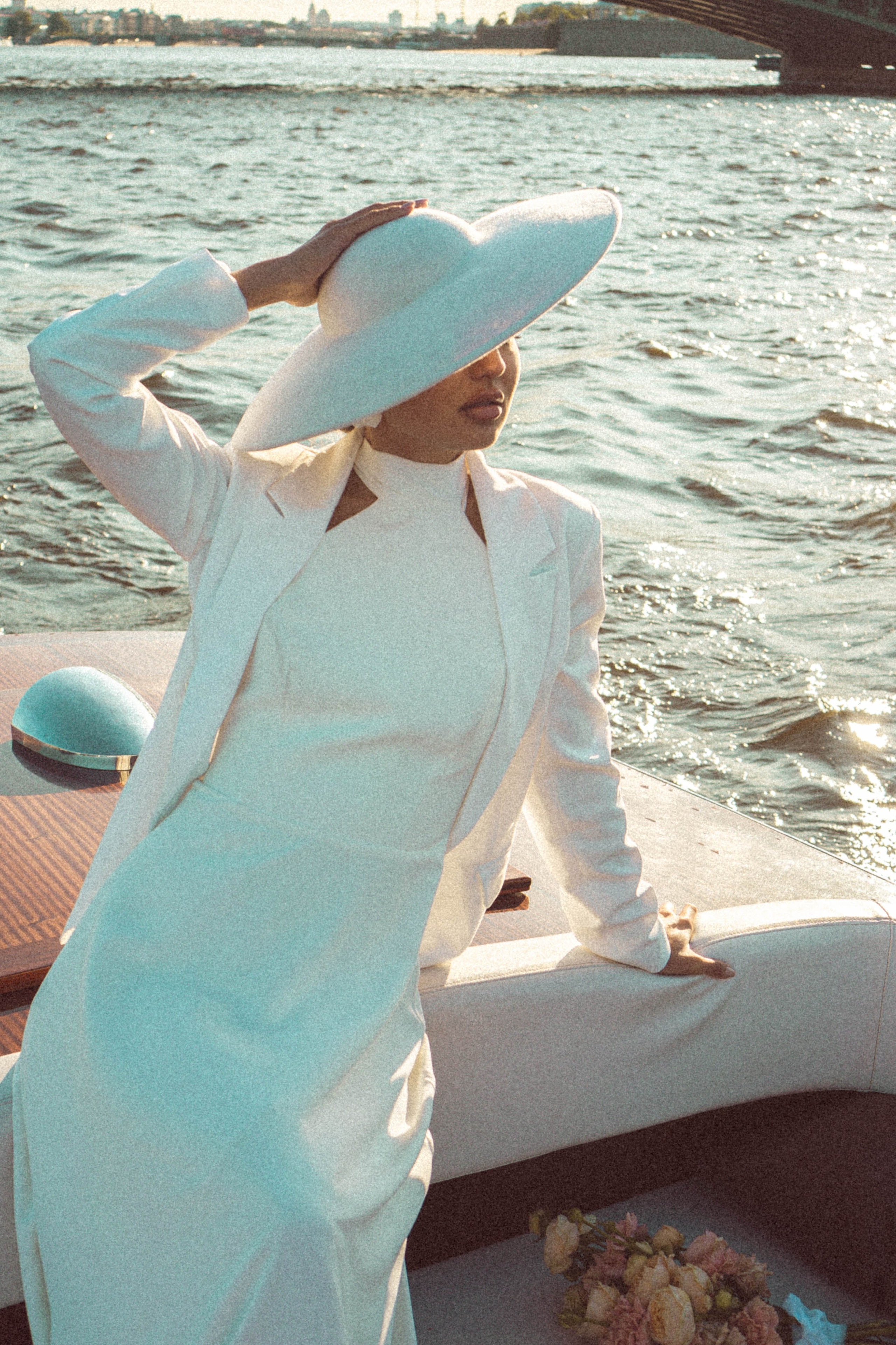 СВАДЕНБНАЯ СЬЕМКА НА КАТЕРЕ ПО КАНАЛАМ САНКТ-ПЕТЕРБУРГА И В АКВАТОРИИ НЕВЫ. Профессиональный фотограф, Санкт-Петербург — Виктория Богомолова