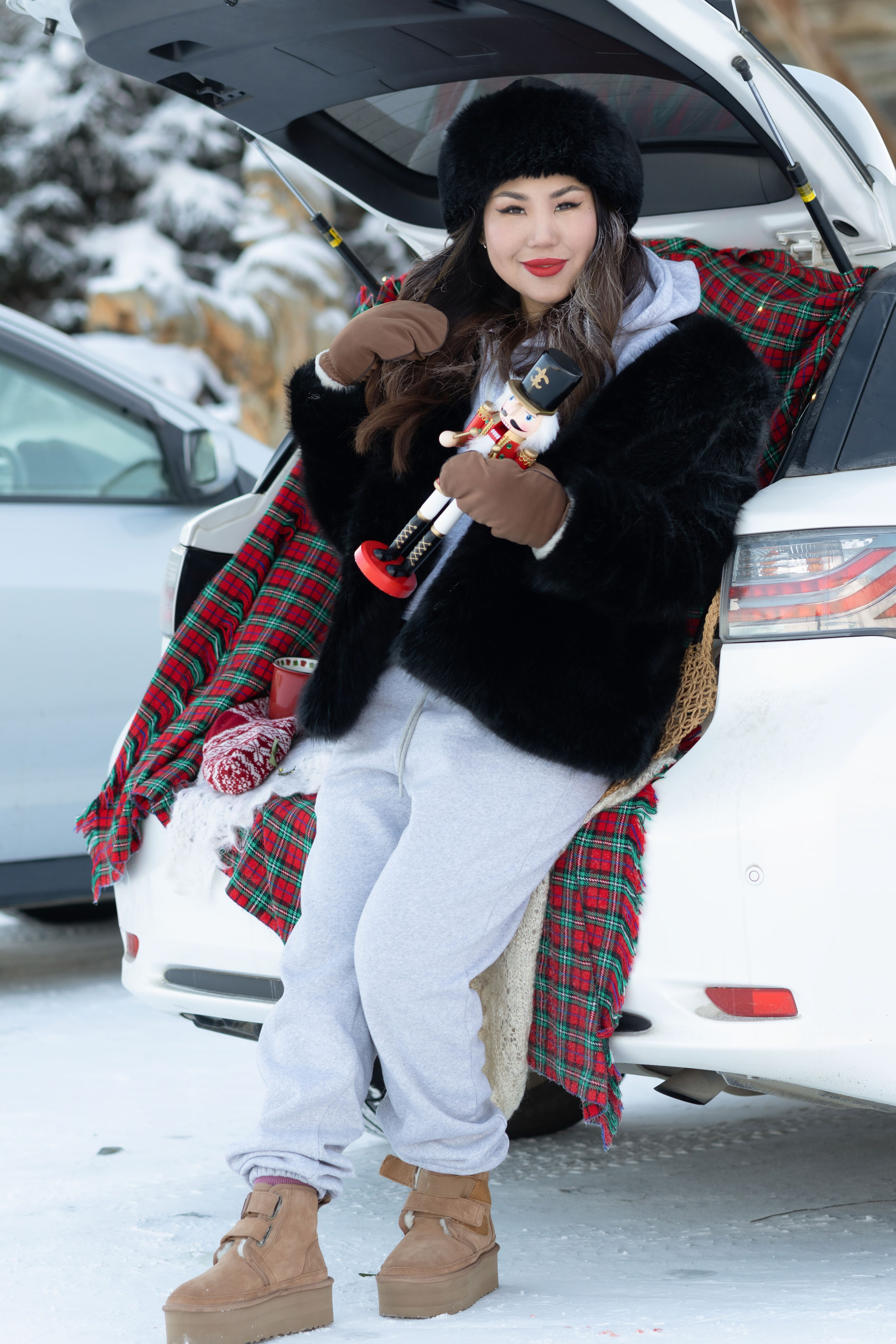 Зимняя фотосессия, фотосессия в лесу. Фотограф Якутск Зоя Николаева