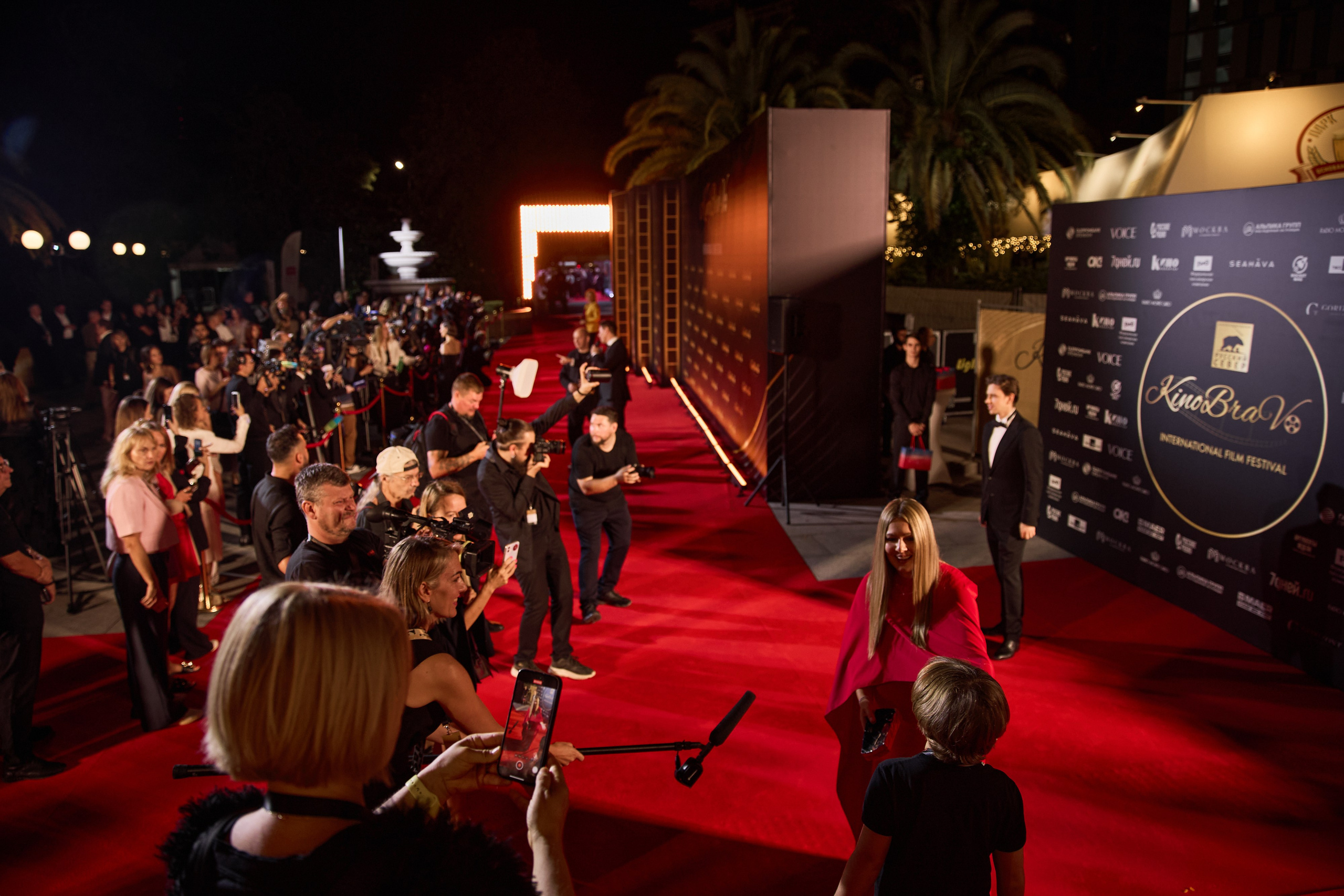 Фотосъемка репортажа кинофестиваля. Профессиональный фотограф в Сочи Виктория Джой. Обучение