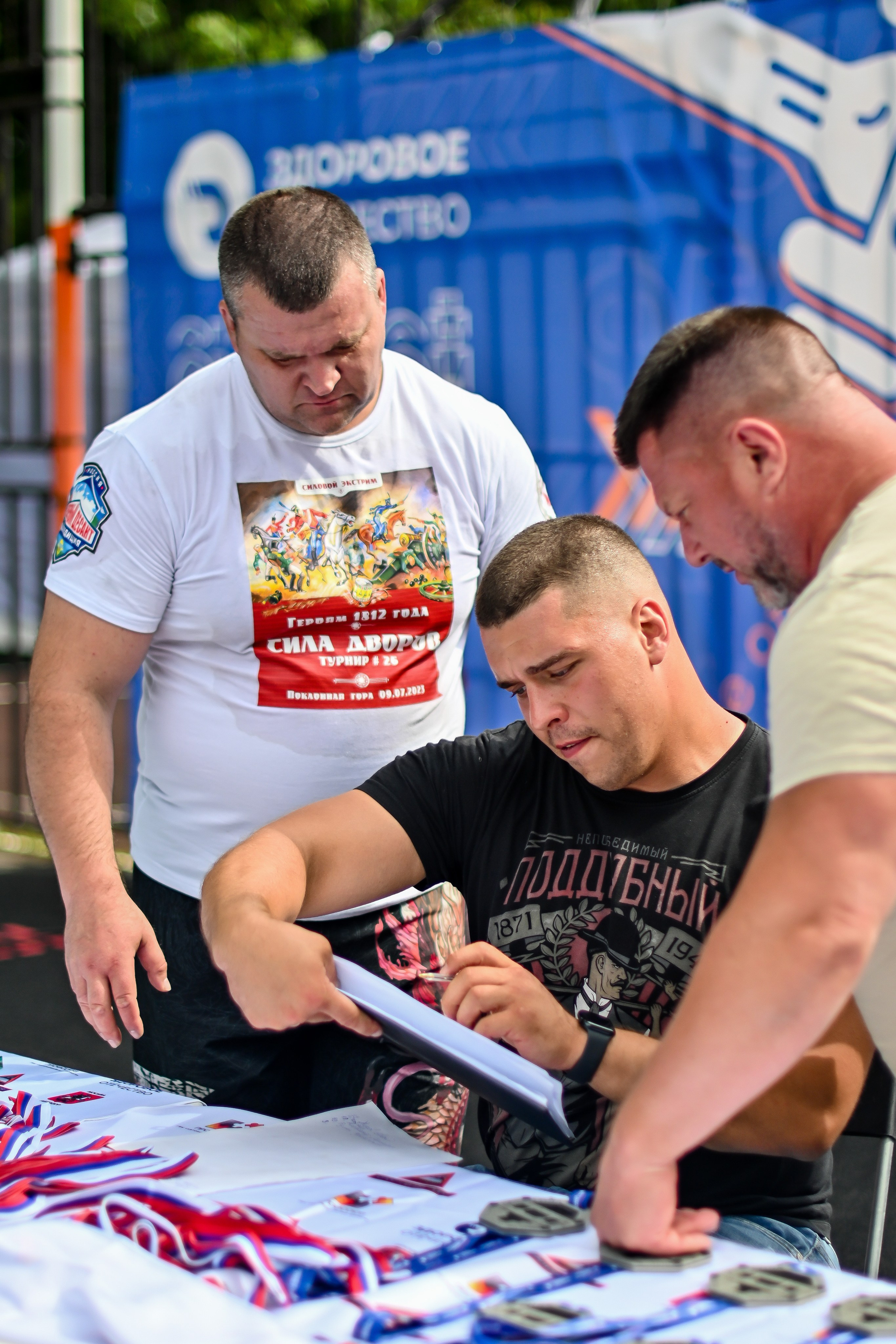 СТРОНГ. Фотограф для бизнесконтента, репортажей и семейного альбома в Москве