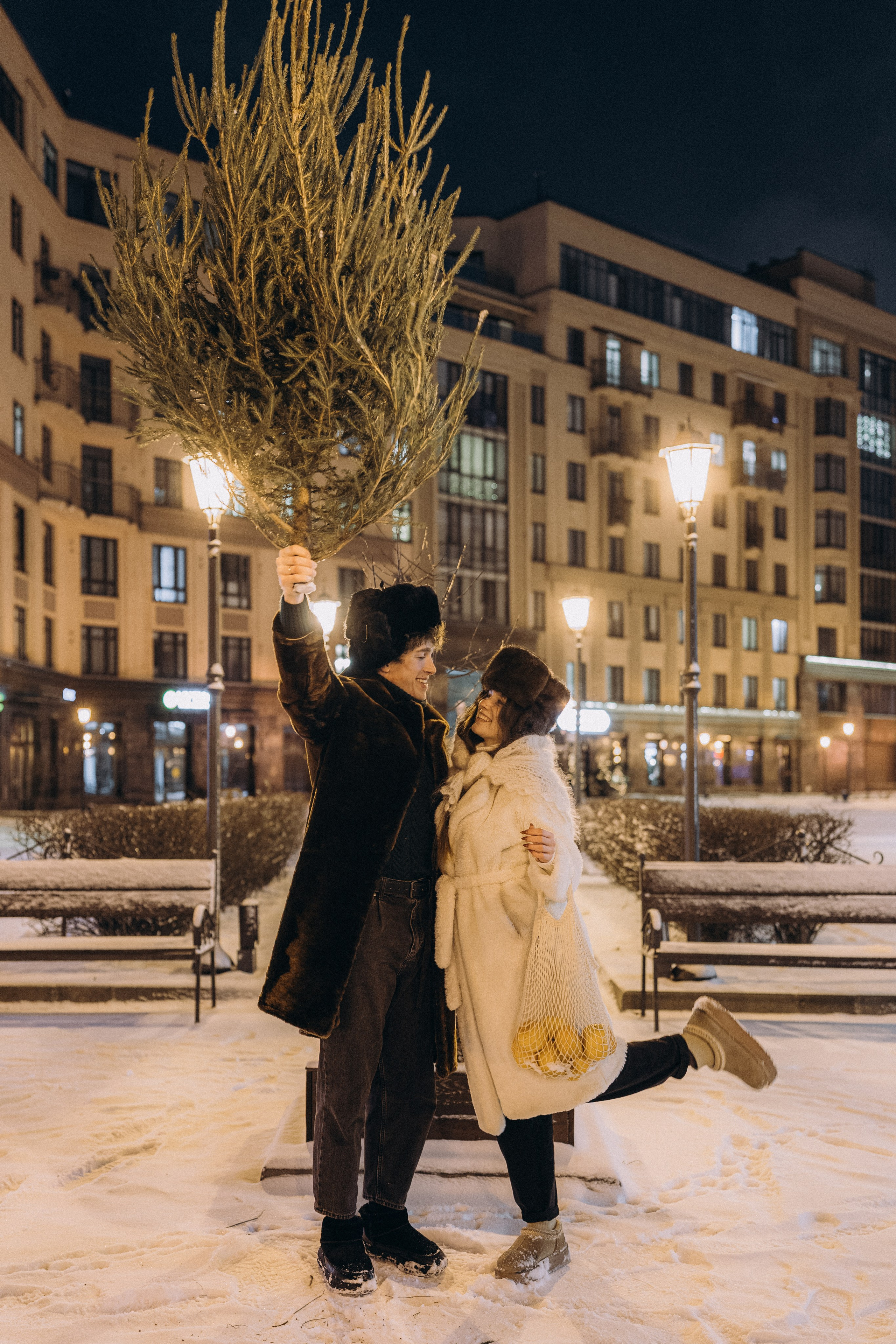 НОВОГОДНЯЯ ПРОГУЛКА ПАРЫ ПО ЧЕРНЫШЕВСКОЙ ПЕРЕД НОВЫМ ГОДОМ. Профессиональный фотограф, Санкт-Петербург — Виктория Богомолова