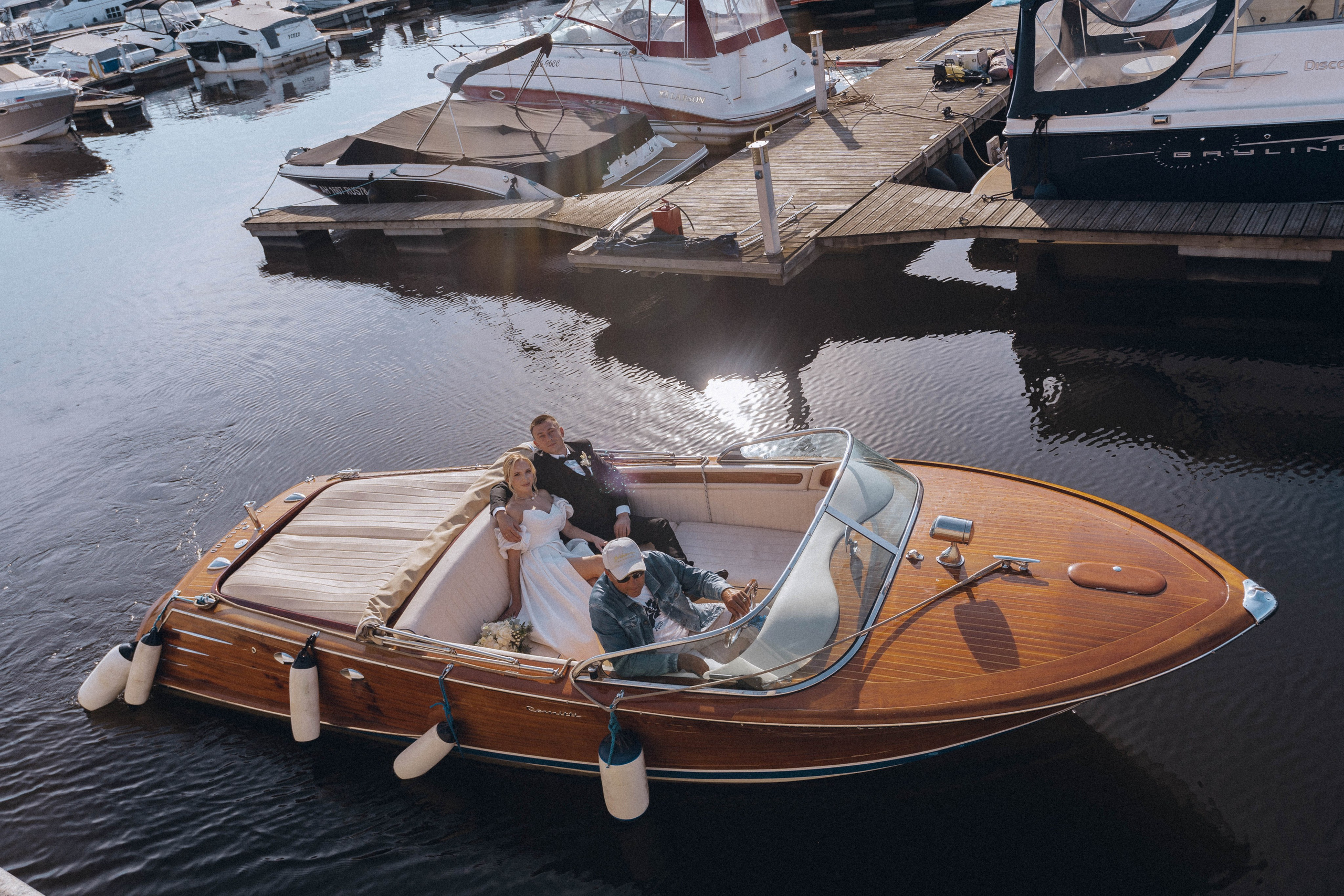 СВАДЕНБНАЯ СЬЕМКА НА КАТЕРЕ ПО КАНАЛАМ САНКТ-ПЕТЕРБУРГА И В АКВАТОРИИ НЕВЫ. Профессиональный фотограф, Санкт-Петербург — Виктория Богомолова