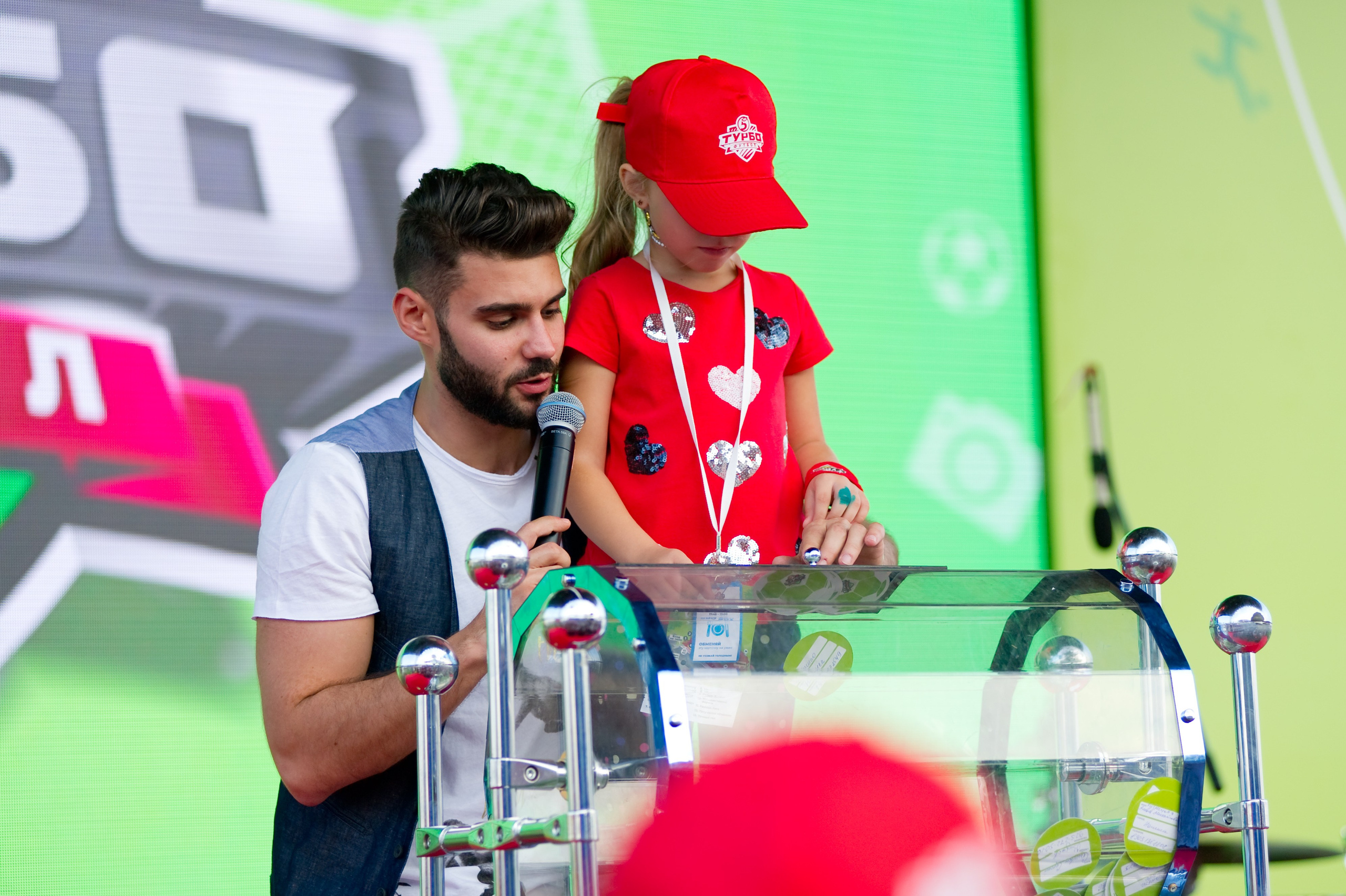 Турбофутбол (корпоративное соревнование «Пятерочки»). Репортажный фотограф и видеограф Слава Думчев. Тимбилдинги, отчетники, корпоративы