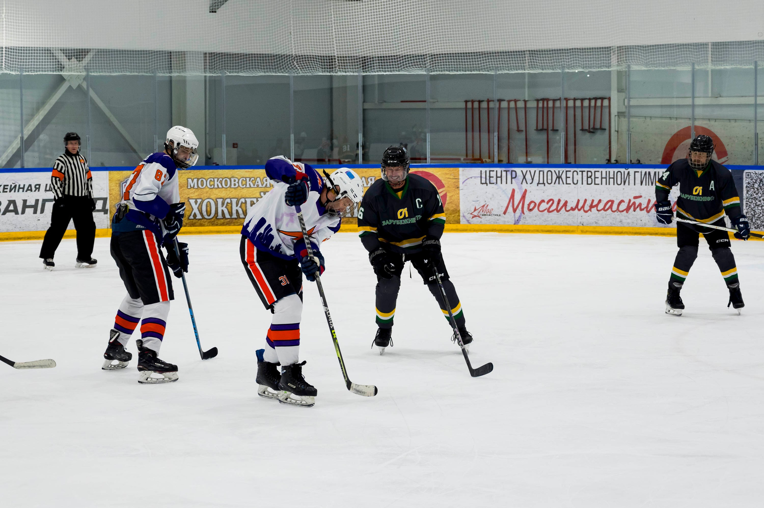 Хоккейный матч корпоративной команды Зарубежнефть. Репортажный фотограф и видеограф Слава Думчев. Тимбилдинги, отчетники, корпоративы
