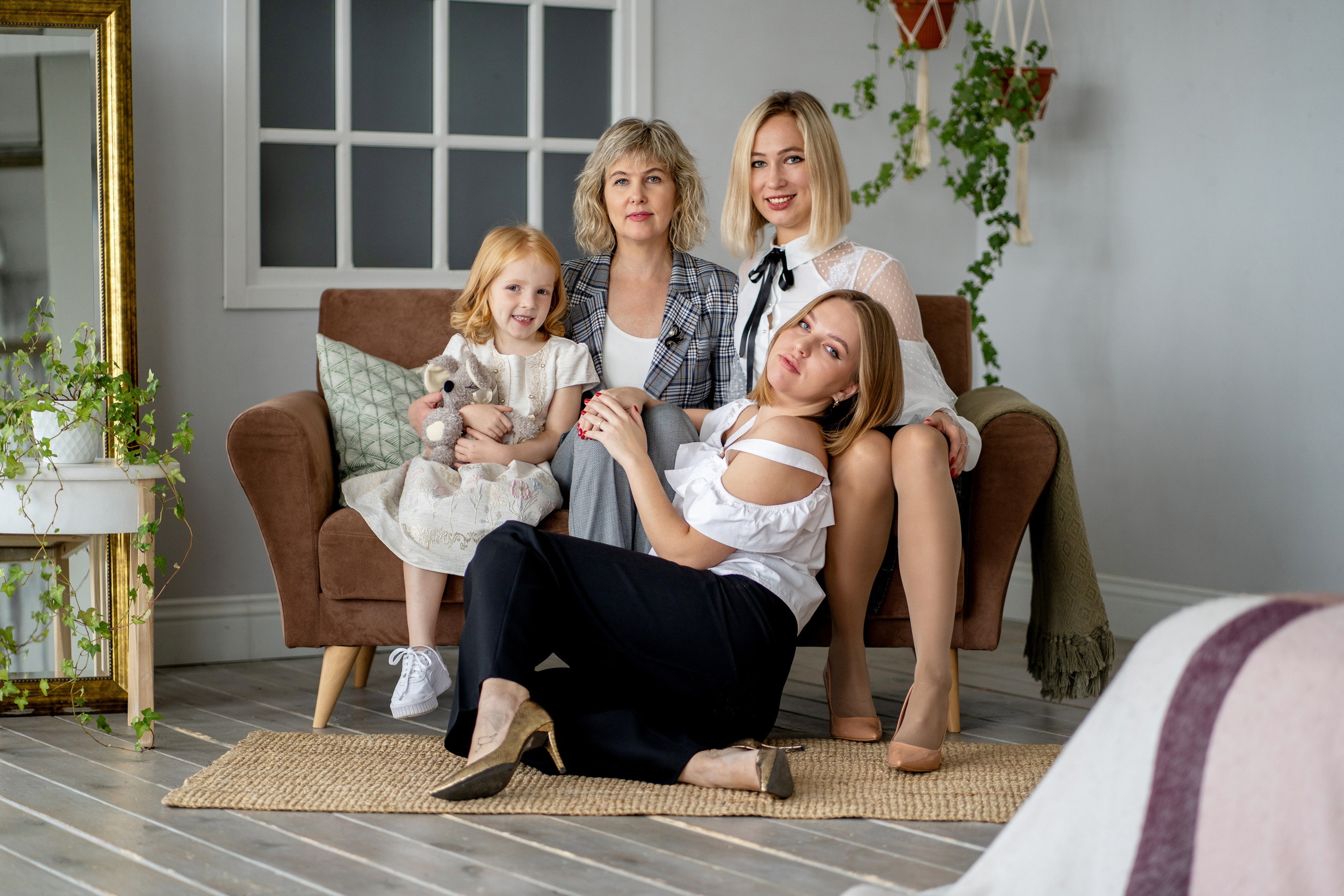 Семейная в интерьерной студии. Выпускные альбомы в Екатеринбурге, от Анастасии Саловой