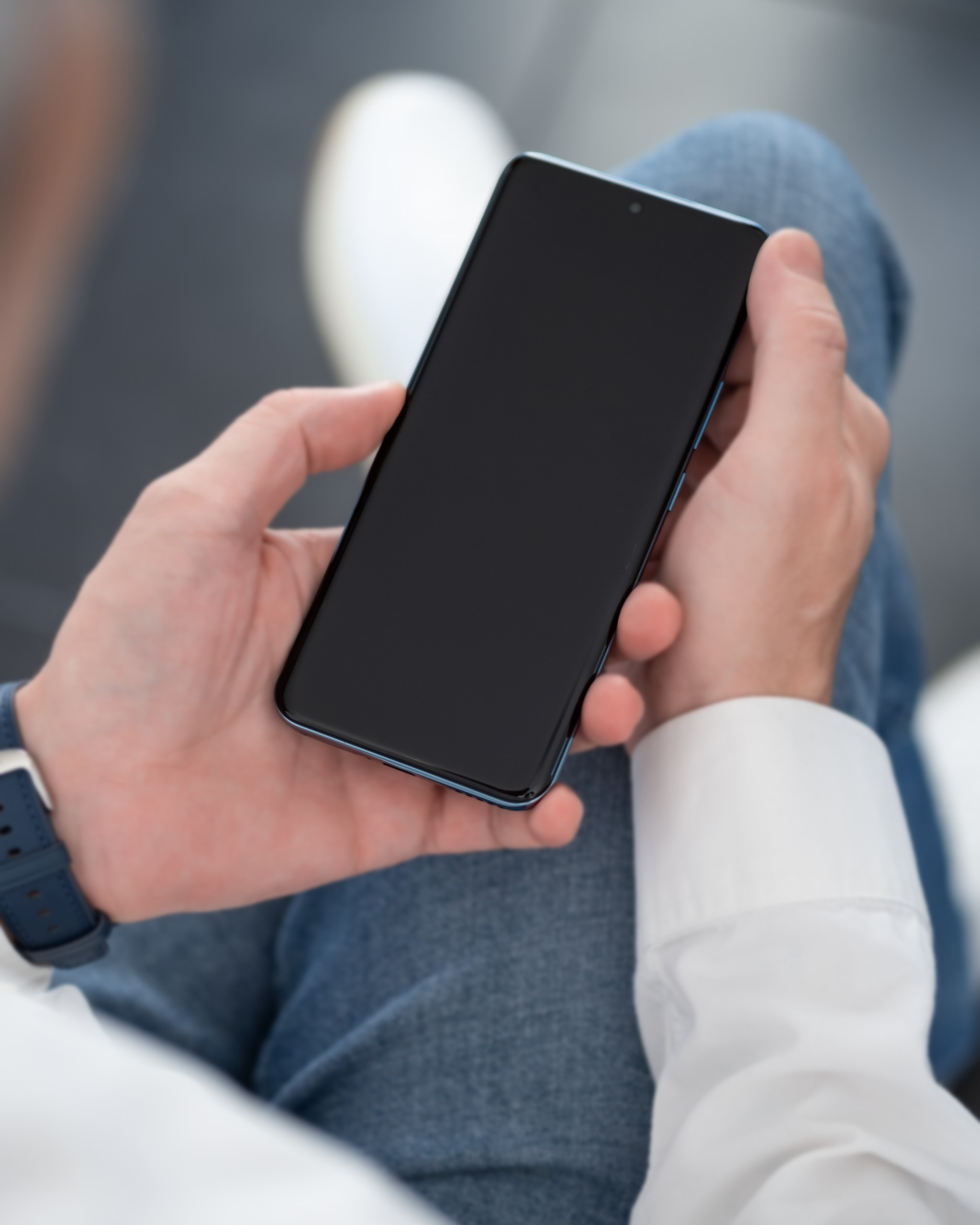 Рекламная фотосъёмка смартфона HONOR 90 — фото для продвижения в соцсетях и маркетинге.