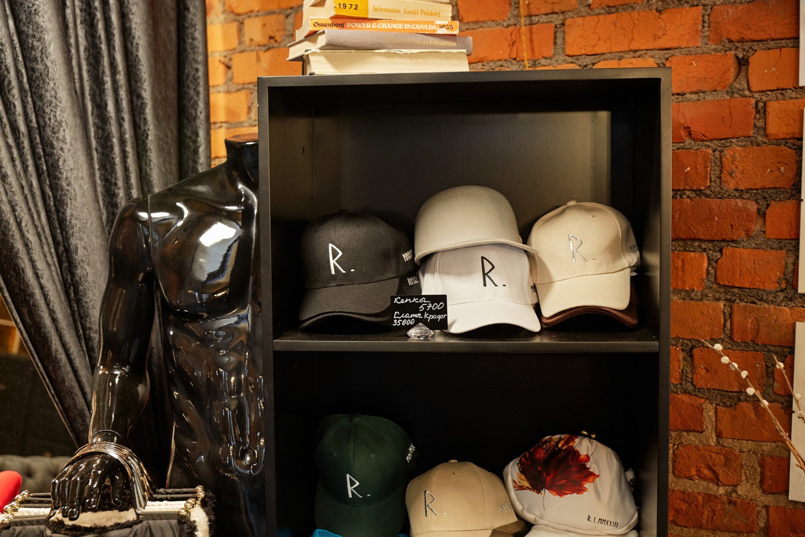 Показ Art Apparel в Москве. Коммерческий фотограф в Москве Павел Володин — фотосъемка для бизнеса