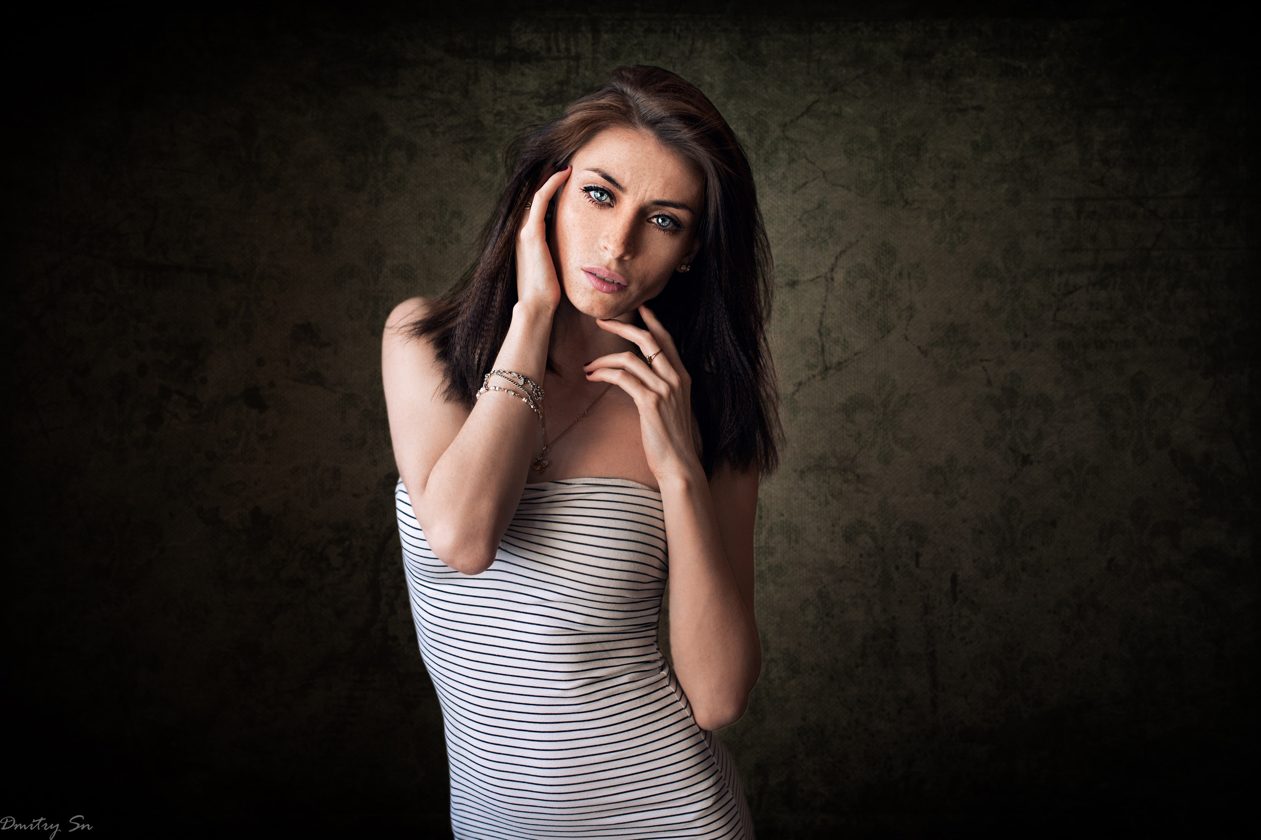 Портреты с Надеждой у окна для «себя»