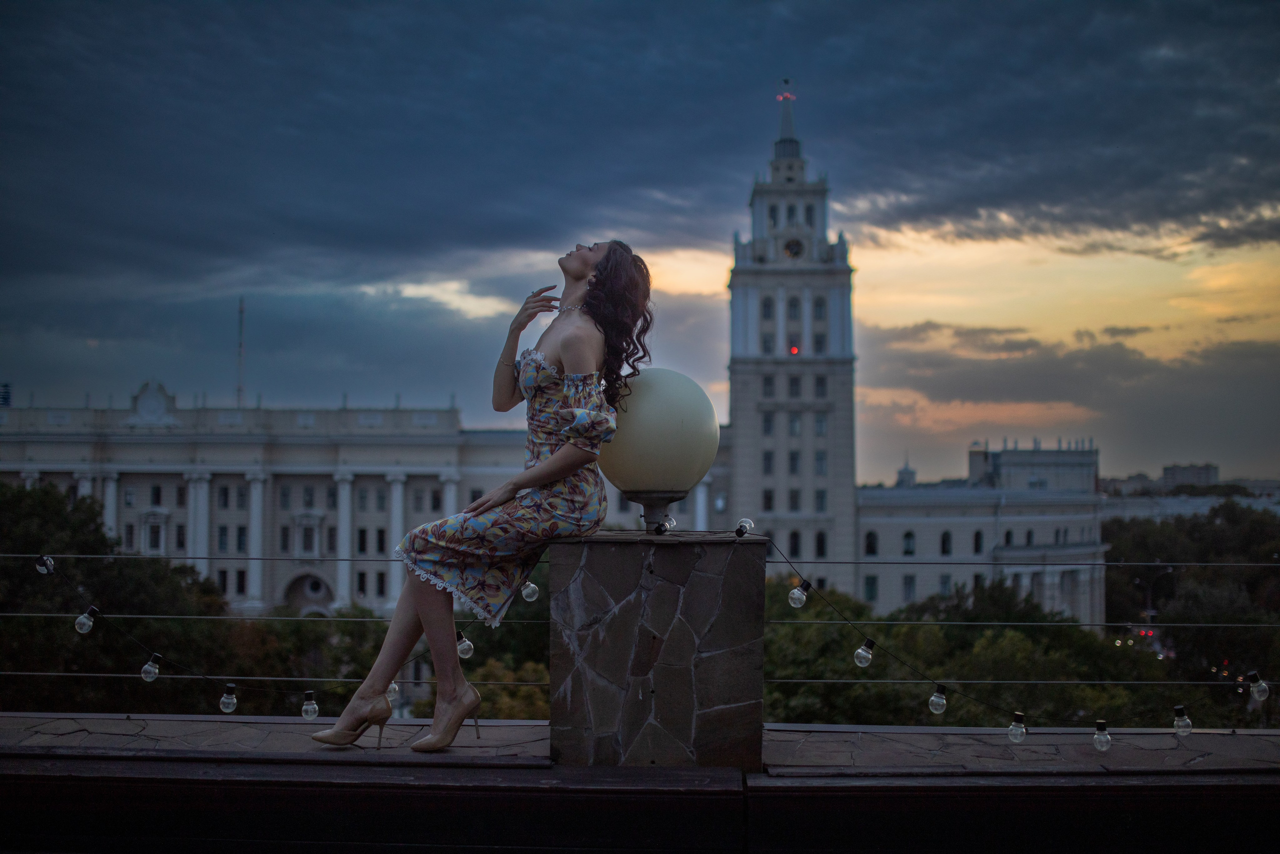 Фотосет с Эльвирой на крыше здания в формате для «себя»