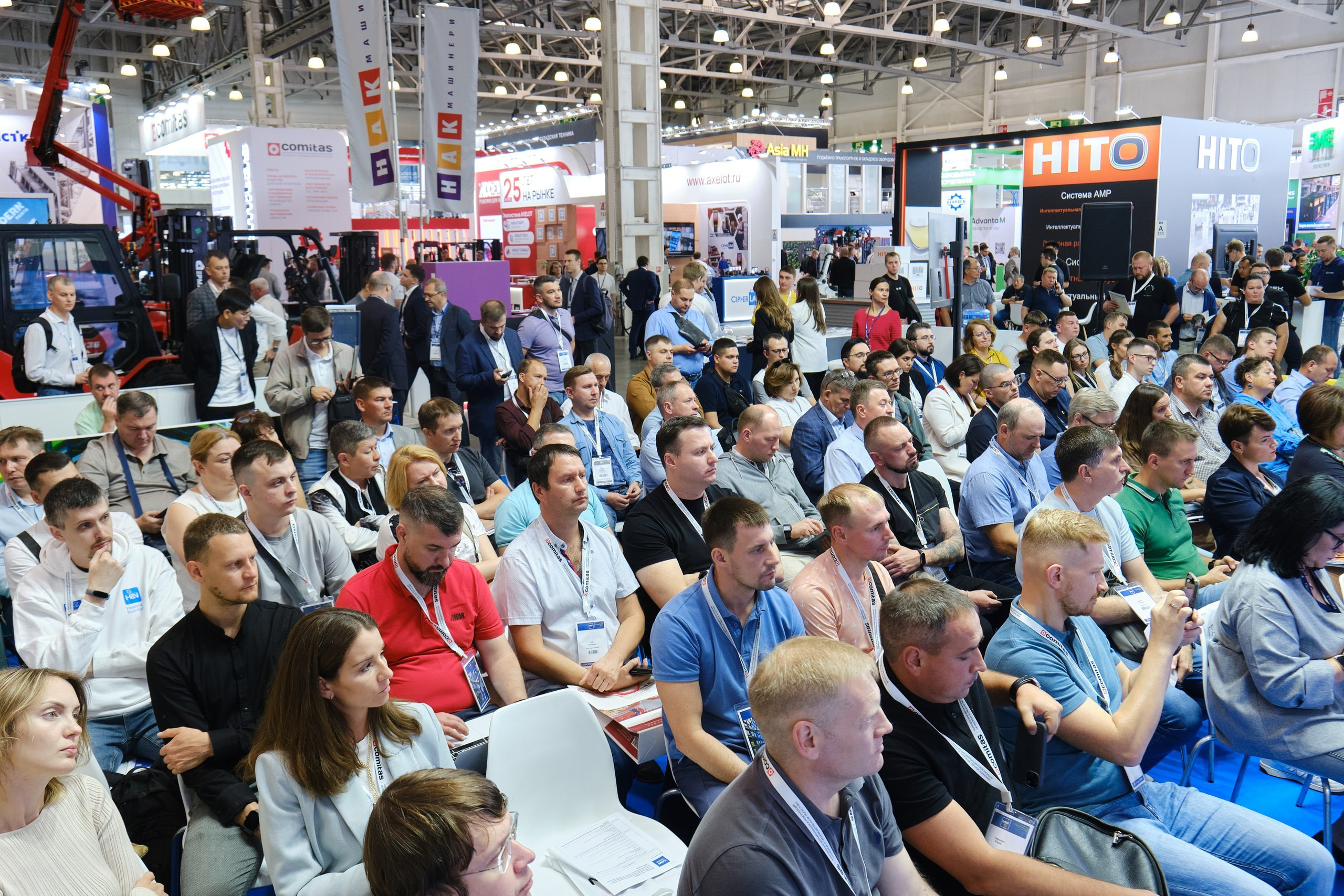 Выставка CeMAT. Репортажный фотограф в Москве Денис Тамко