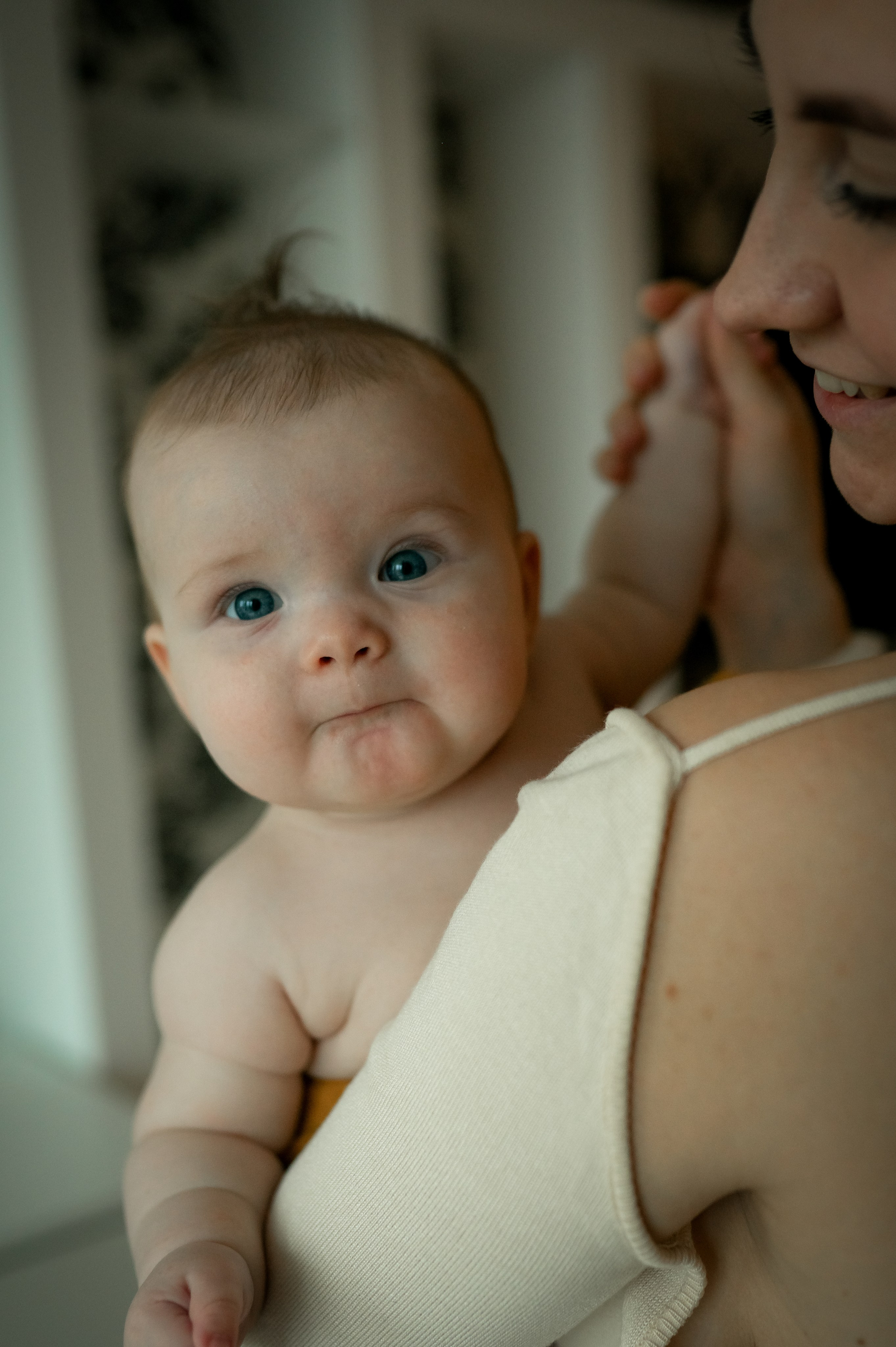 Родители с новорожденным малышом. Фотограф новорождённых, семейный, школьный в городе Калуге Евгения