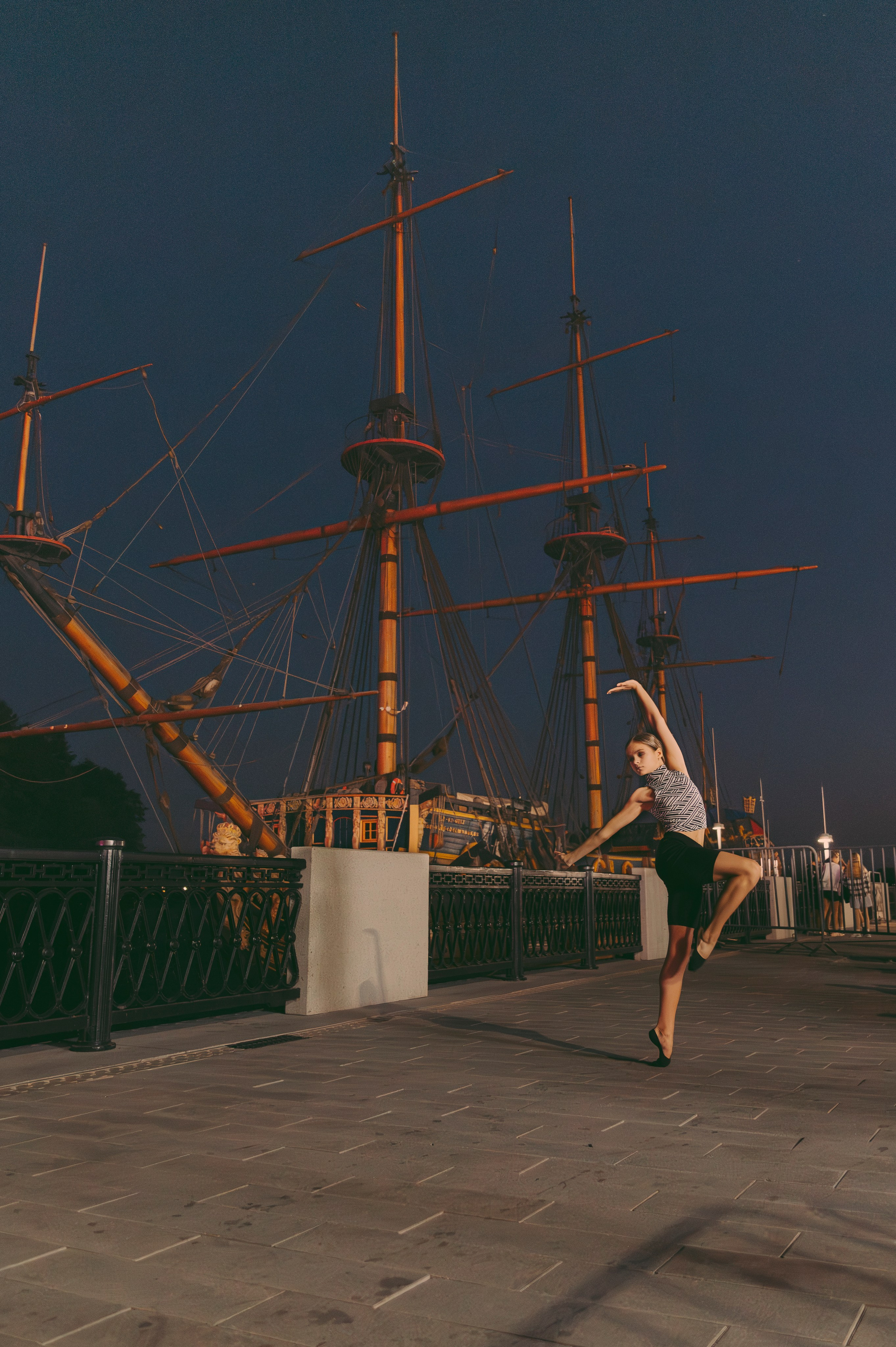 Съёмка EnDehors в вечернем городе. Фотограф Сергей Дружков (Воронеж / Липецк)