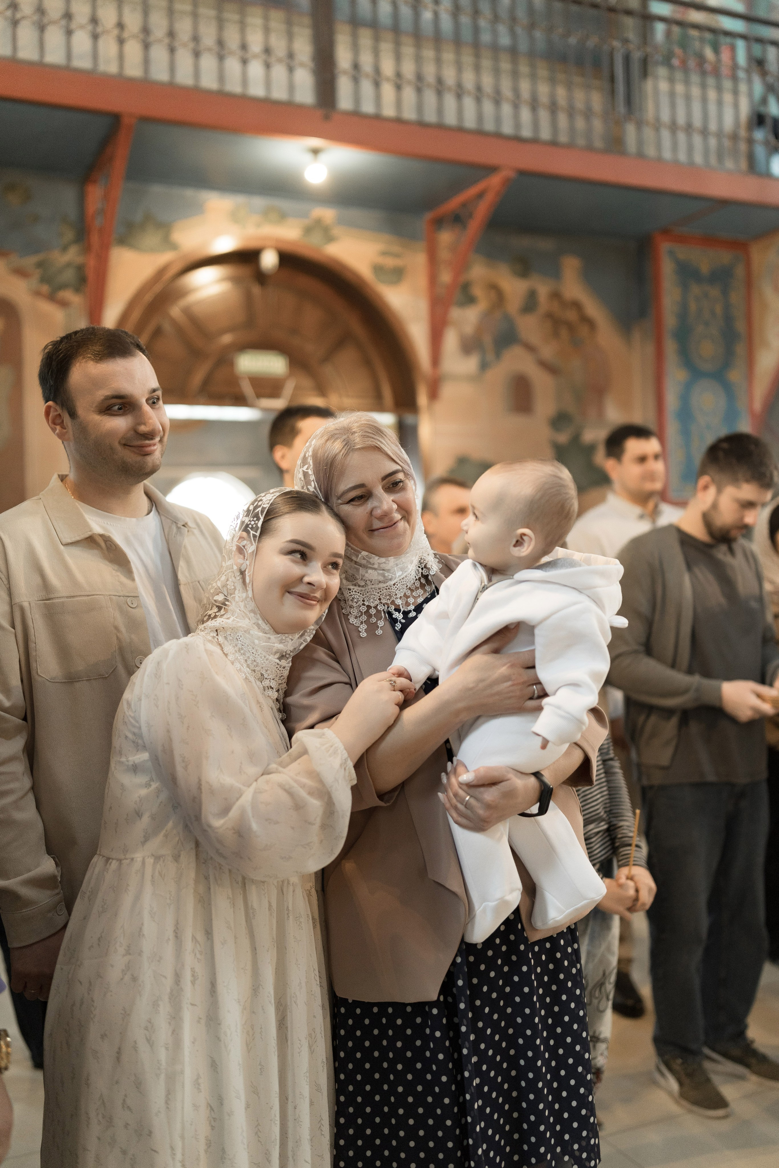 Крещение Миланы в церкви иконы Божией Матери / пасмурная погода. Анастасия Безуглова- свадебный фотограф в Таганроге