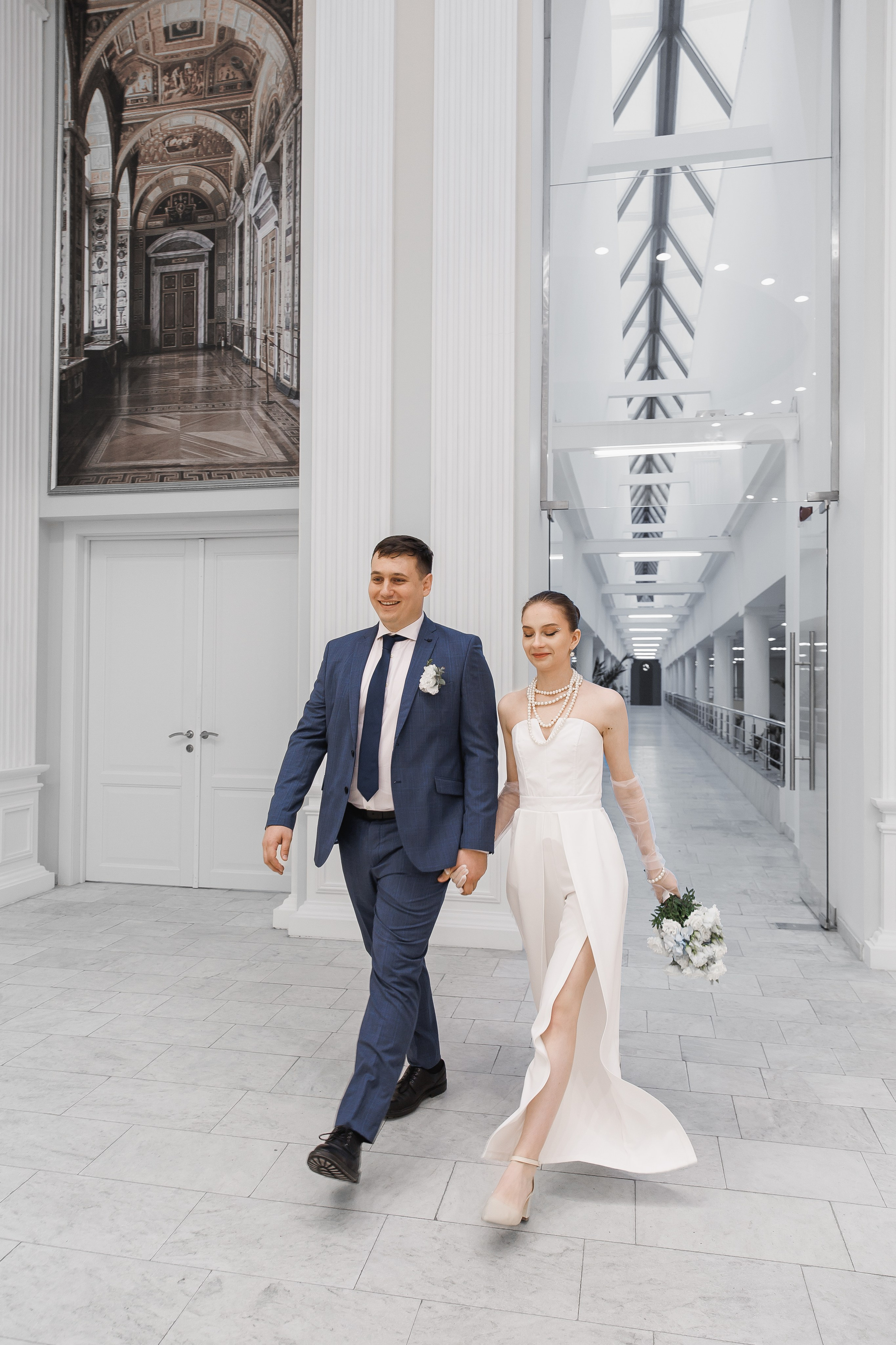 Встреча молодых в ЗАГСе