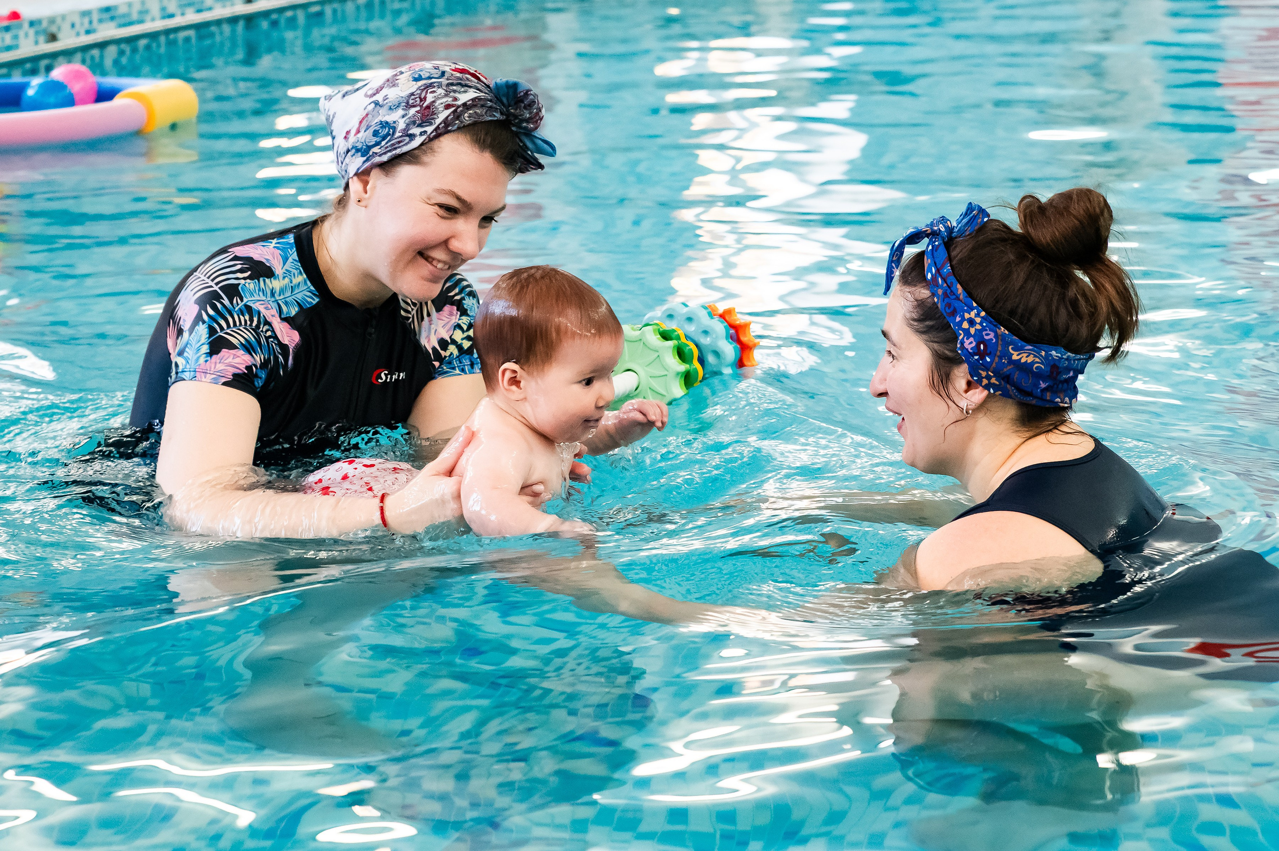 Грудничковое плавание. Репортажный, семейный и детский фотограф в Пензе и Заречном Арина Ермилова. Картины барельеф на заказ