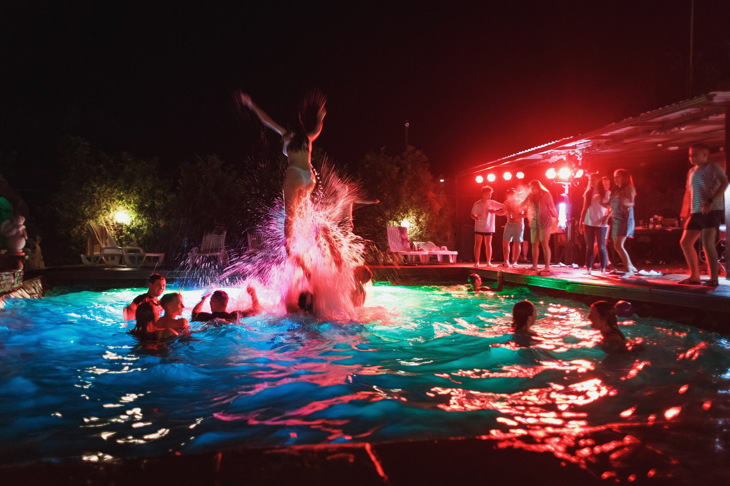 Свадебный фотограф Таганрог — фотосессия в центре города и банкет в коттедже «Виктория». Свадебный и семейный фотограф в Таганроге Бакарюк Антон