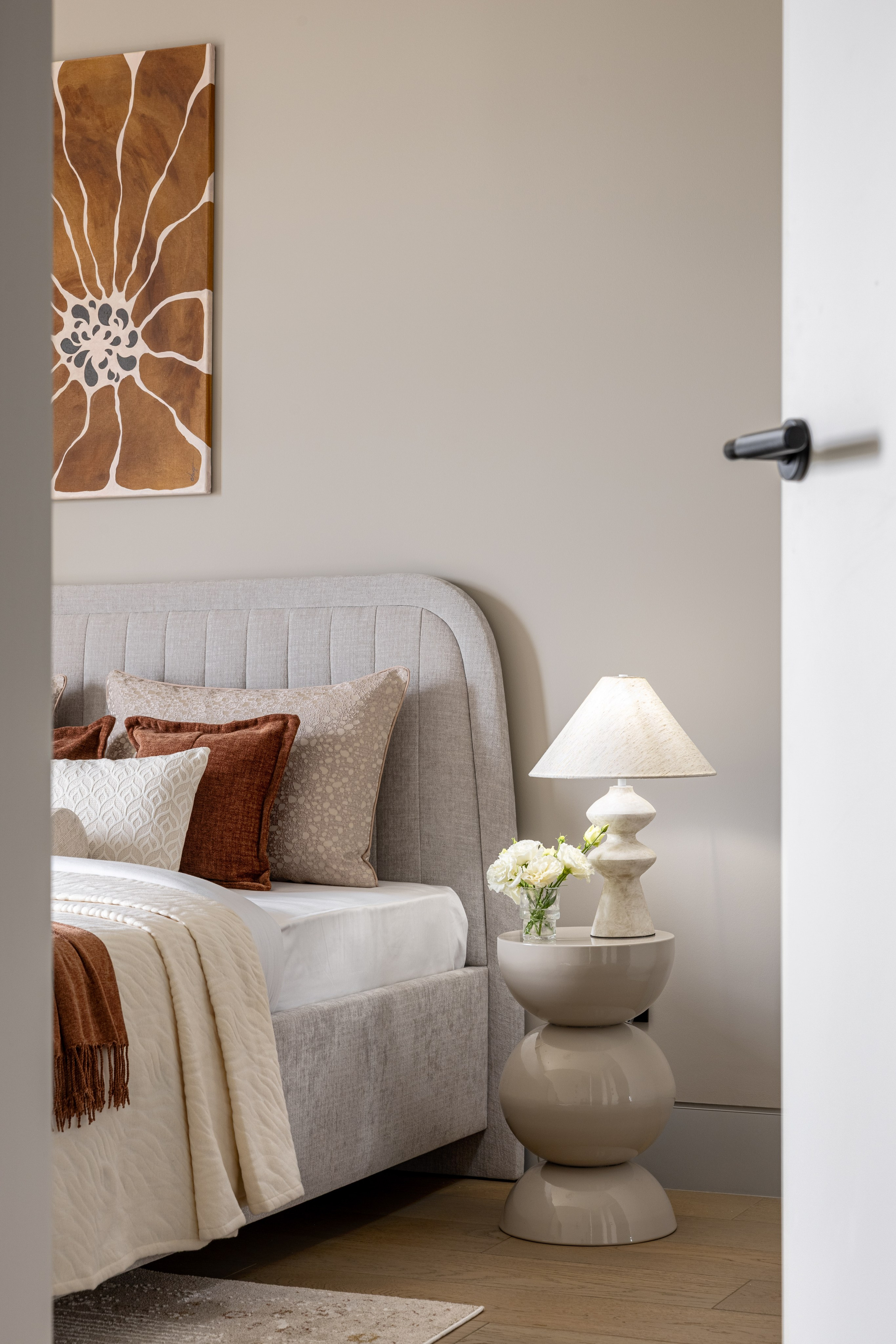 Лаконичный calm modern с арт-деталями в ЖК «Поклонная 9». Veselinskiy| Интерьерный фотограф | Москва