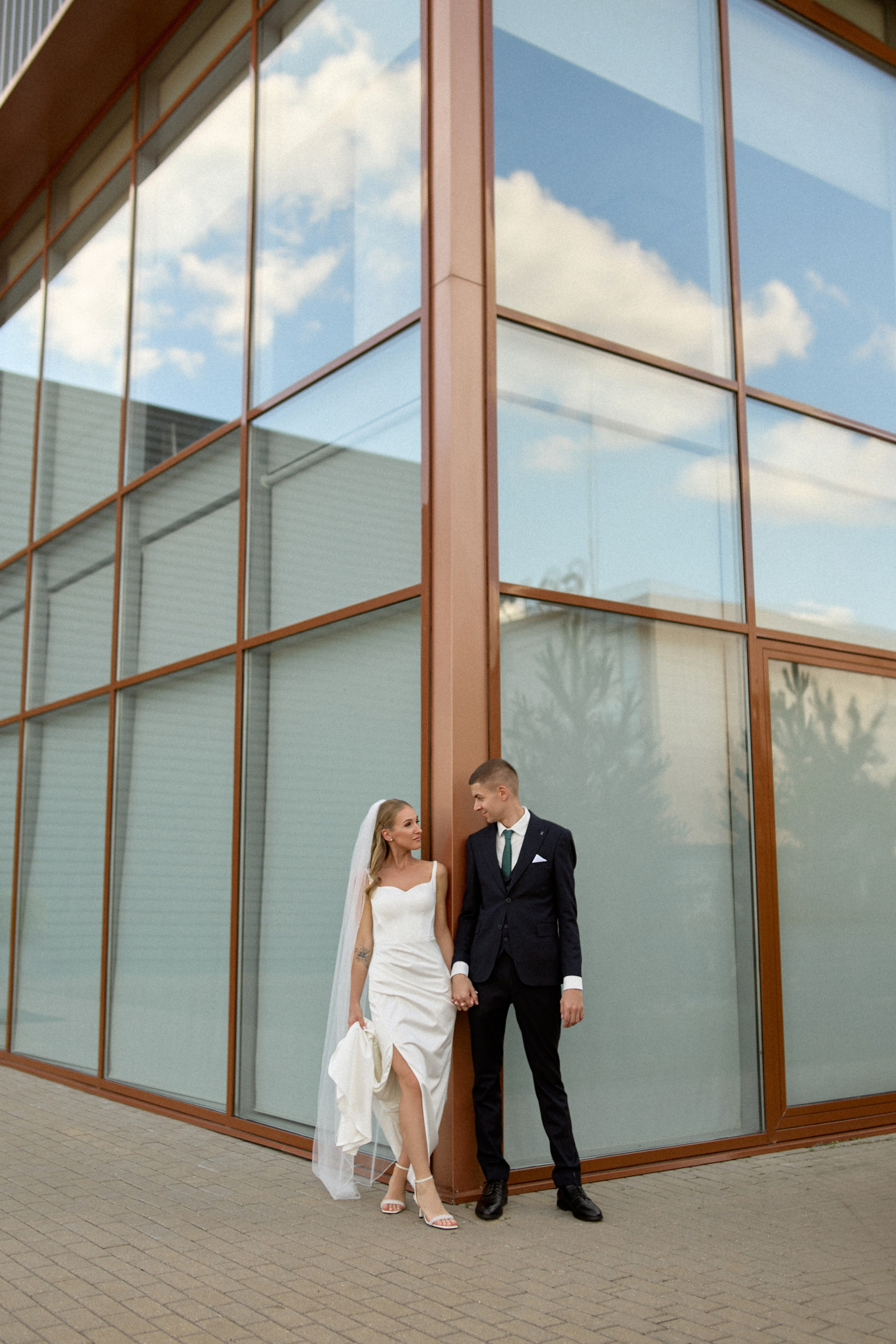 Выездная свадебная фотосессия. Сестры Карабаза. Фотографы и ретушеры в Москве и Санкт-Петербурге