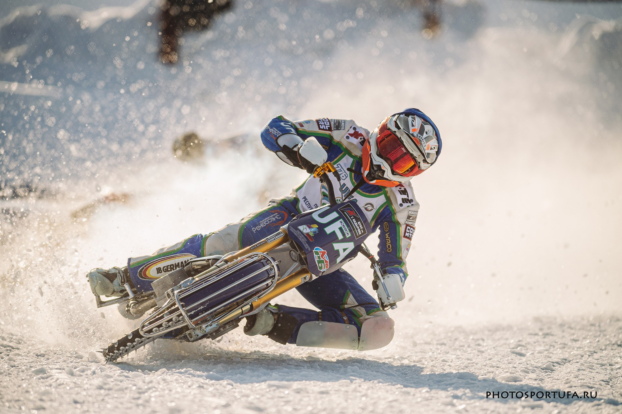Мотогонку на льду. Спортивный фотограф в Уфе Евгений Буров
