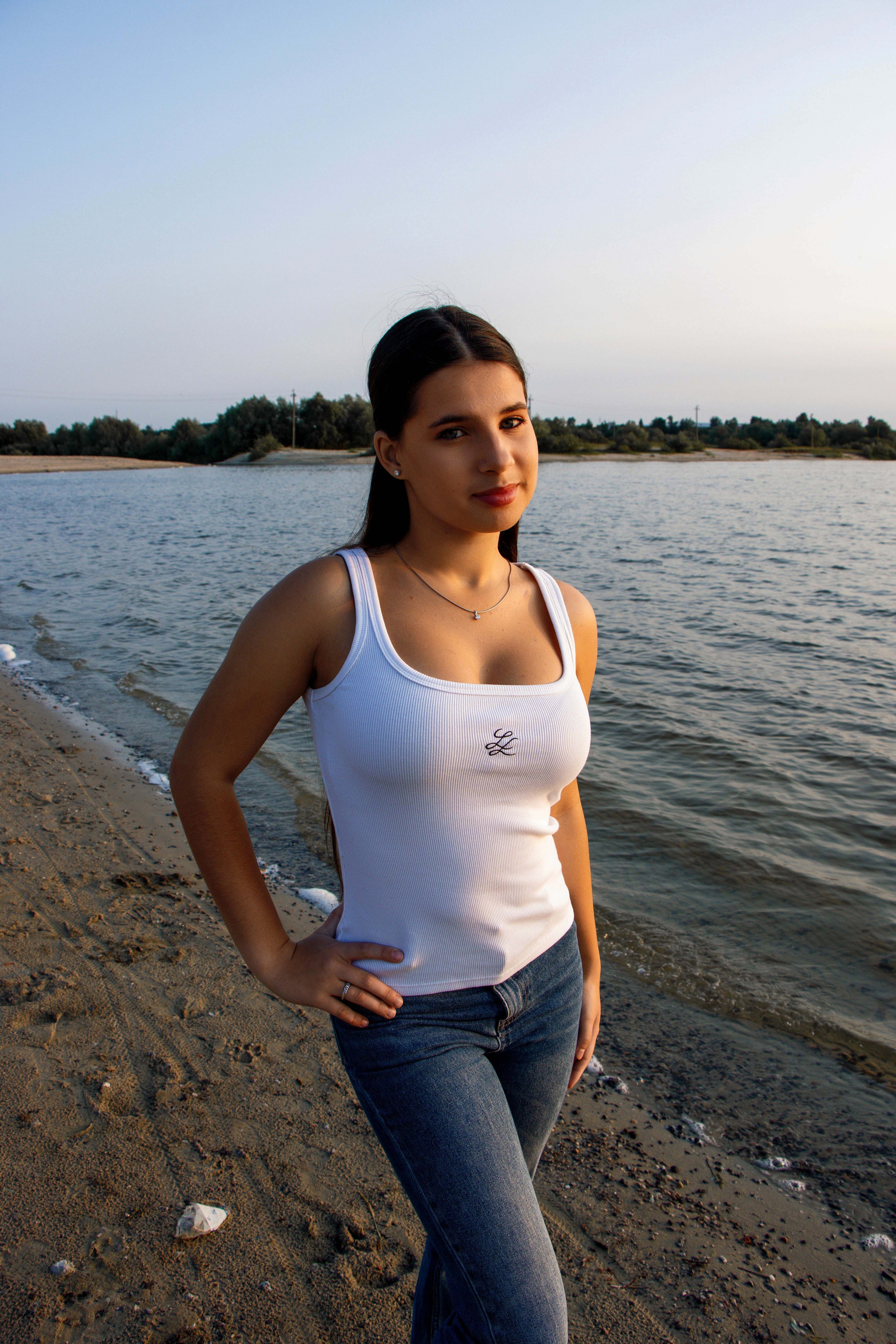 Эмилия у озера. Фотограф Татьяна Матрос