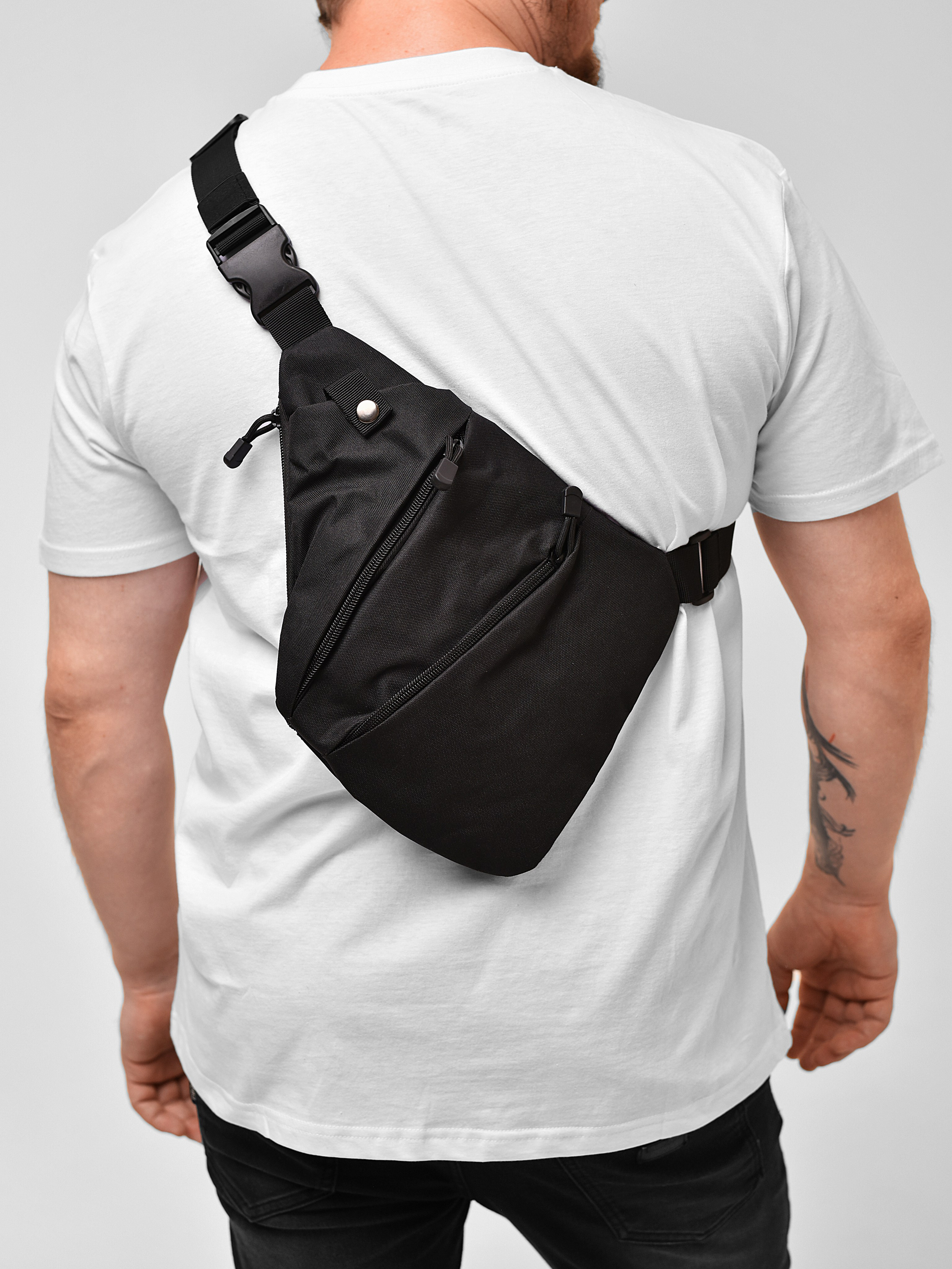 Кейс «Мужские сумки» для маркетплейсов. Фотограф Таина Комбарова