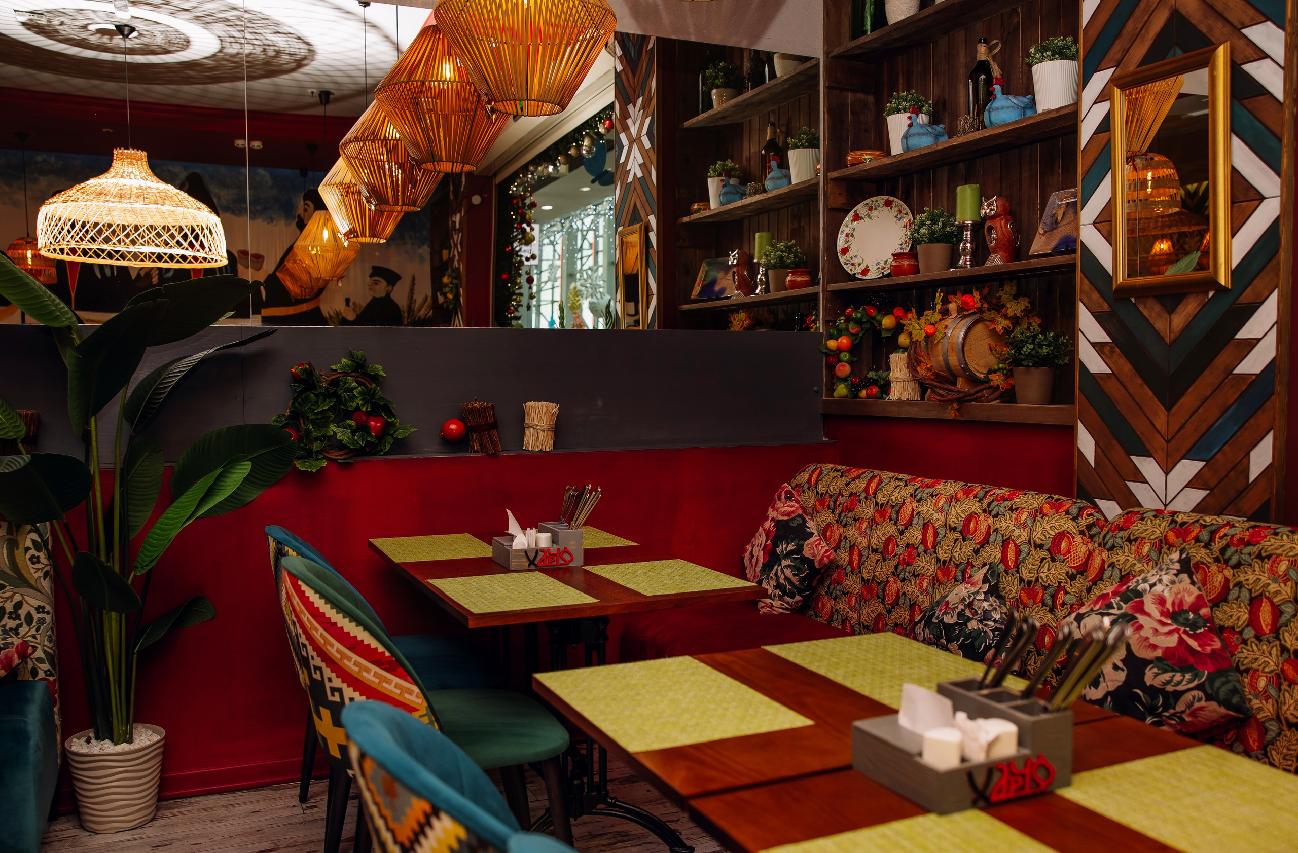 Интерьерная съёмка для ресторана «Харчо». Фотограф в Краснодаре