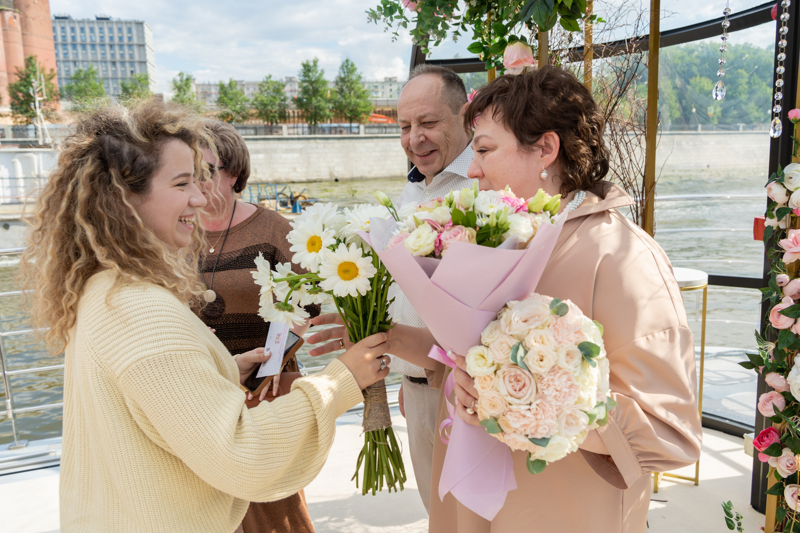 Юлия и Сергей. Регистрация на кораблике. Репортажный и интерьерный фотограф Александра Солдатова