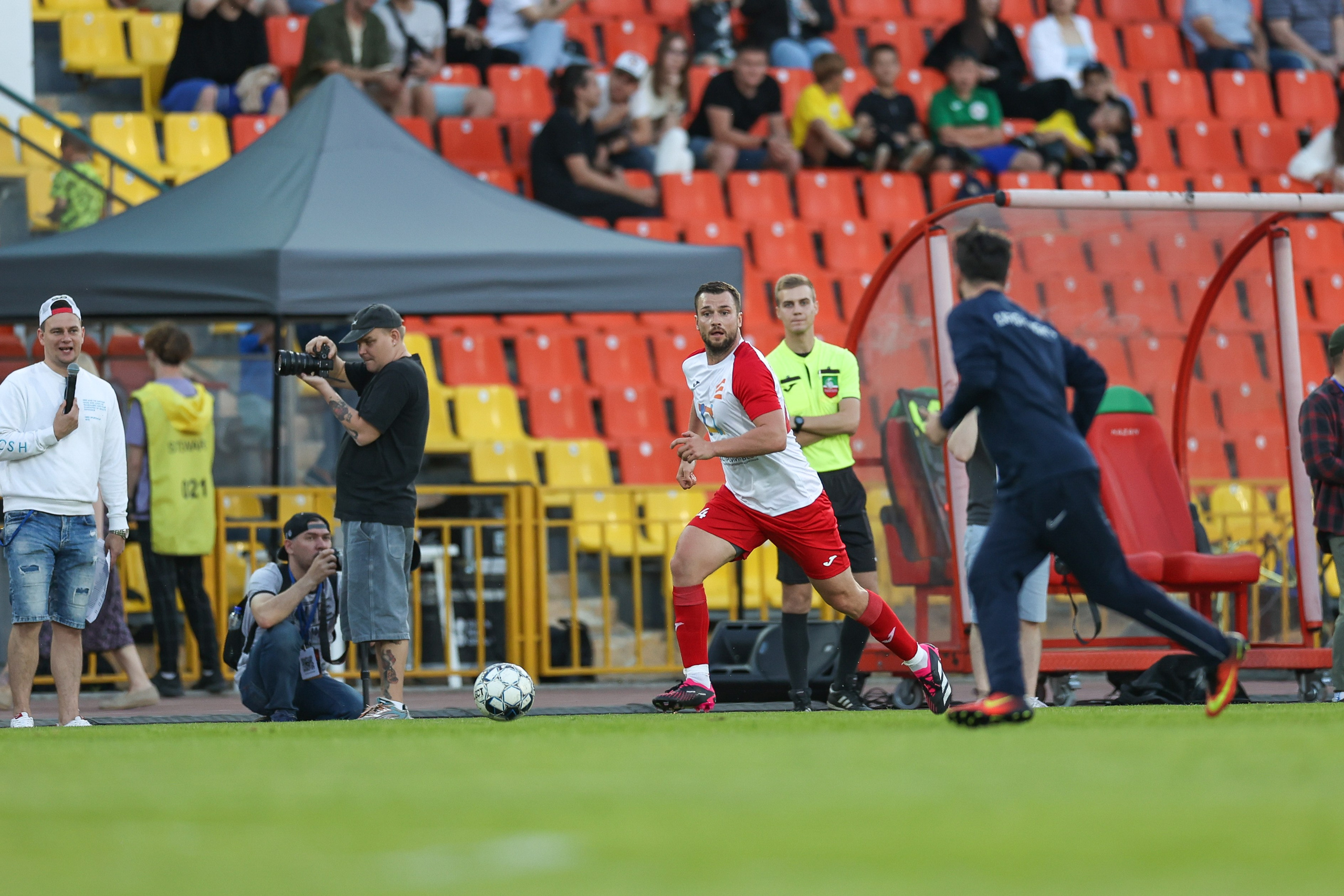 Благотворительный футбольный матч Друзья Бурмистрова vs ФК Fight Nights. Спортивный репортажный фотограф Казань Нафис Сиразетдинов