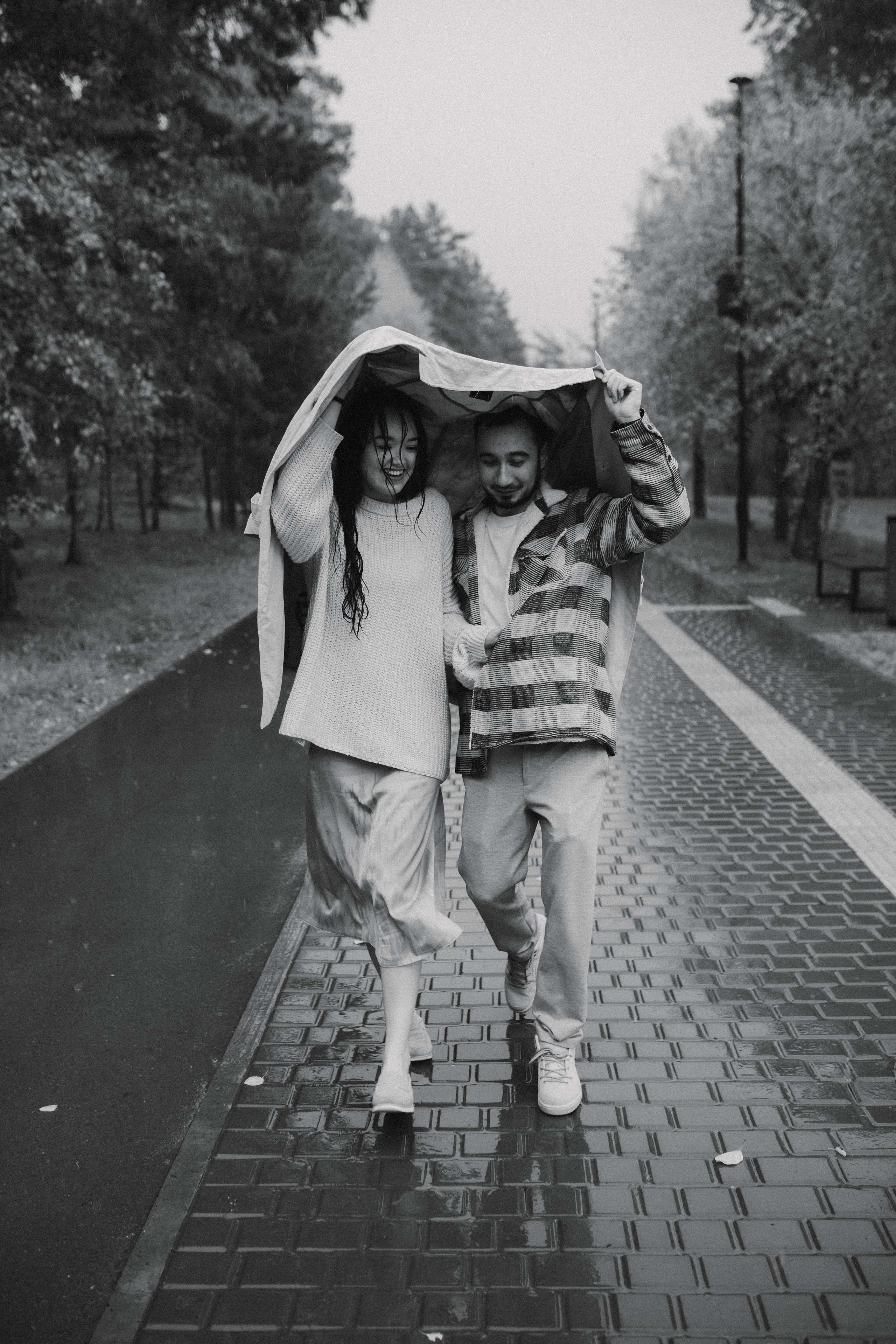 Бегать по сентябрьским лужам вдвоём. Свадебный фотограф Новосибирск