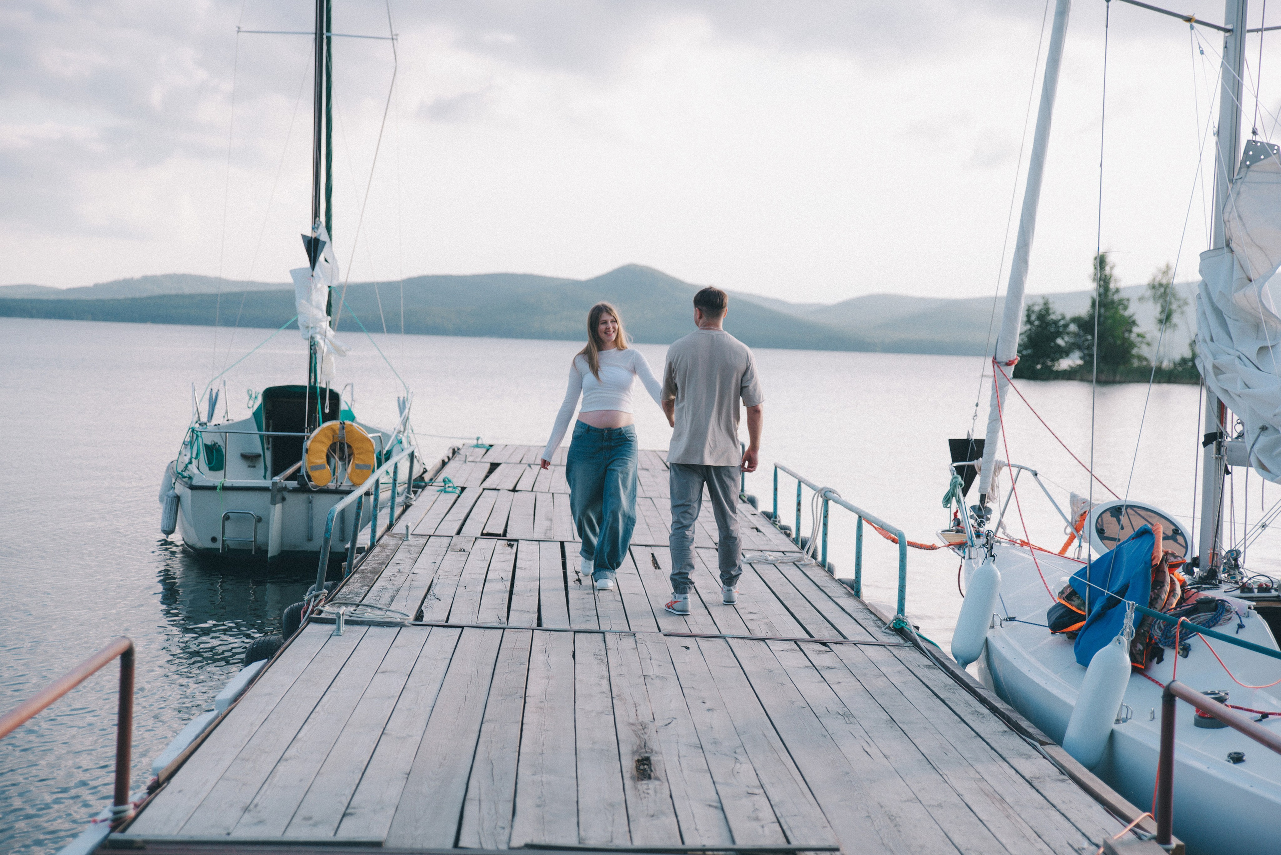 Фотосессия пары на берегу. Семейный фотограф в Миассе Ольга Широковская