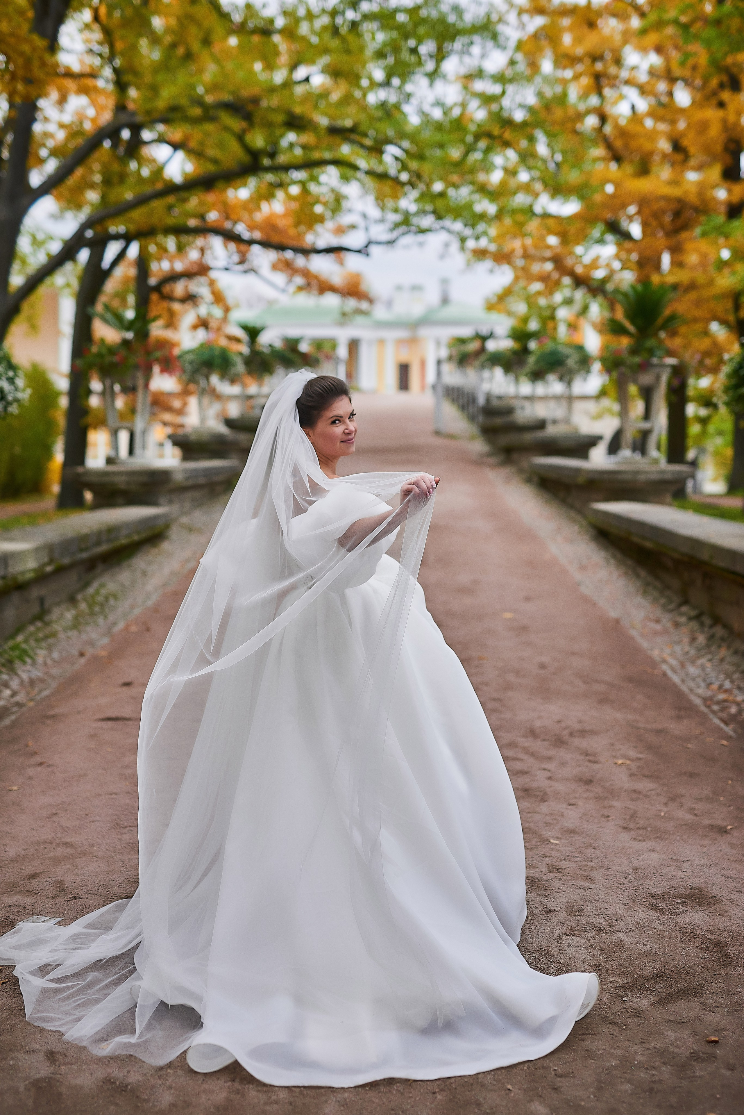 Осенняя свадебная прогулка в Екатерининском парке в Пушкине. Портретный, семейный и свадебный фотограф в Санкт-Петербурге и в Пушкине Ширяев Денис