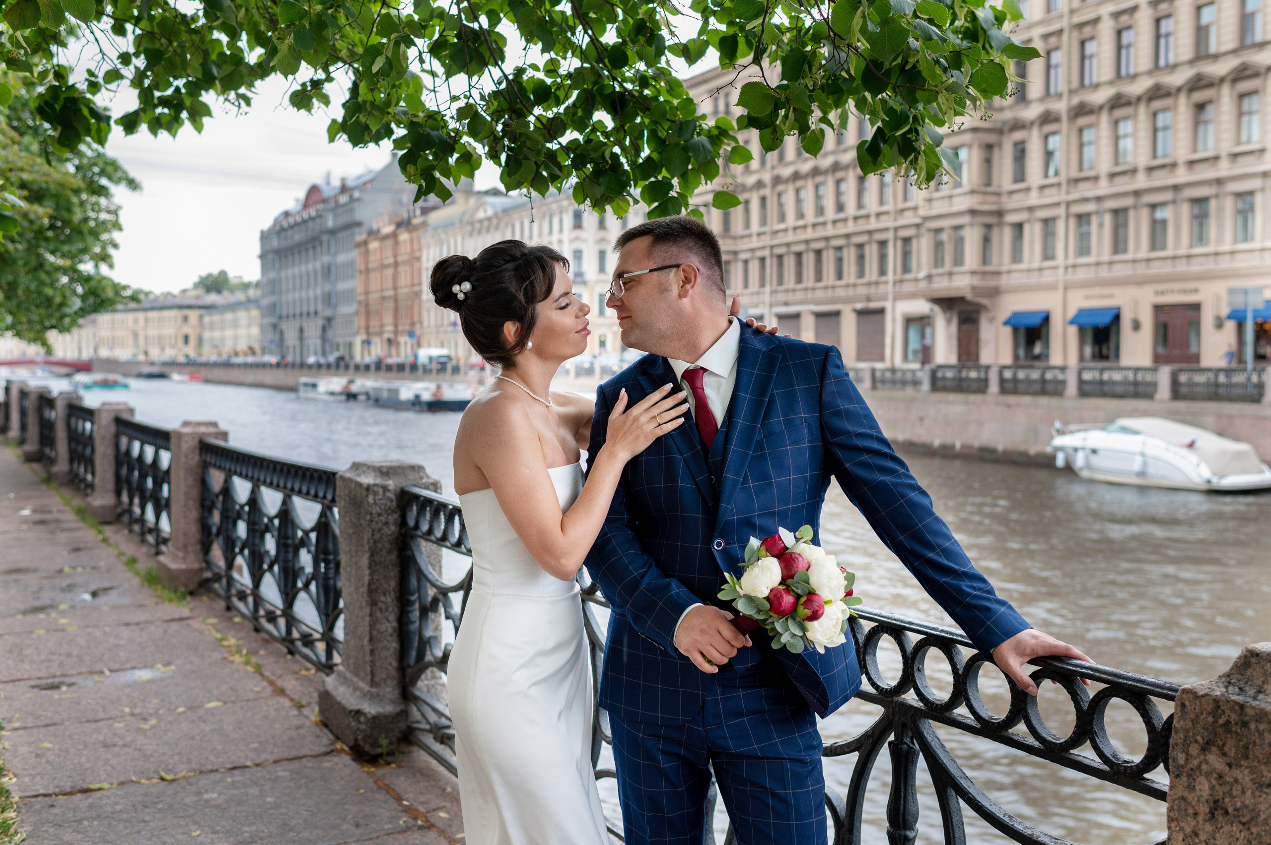 Евгений и Александра (фотосессия под дождём на Исаакиевской площади, свадебная прогулка на Финском заливе). Портретный, семейный и свадебный фотограф в Санкт-Петербурге и в Пушкине Ширяев Денис