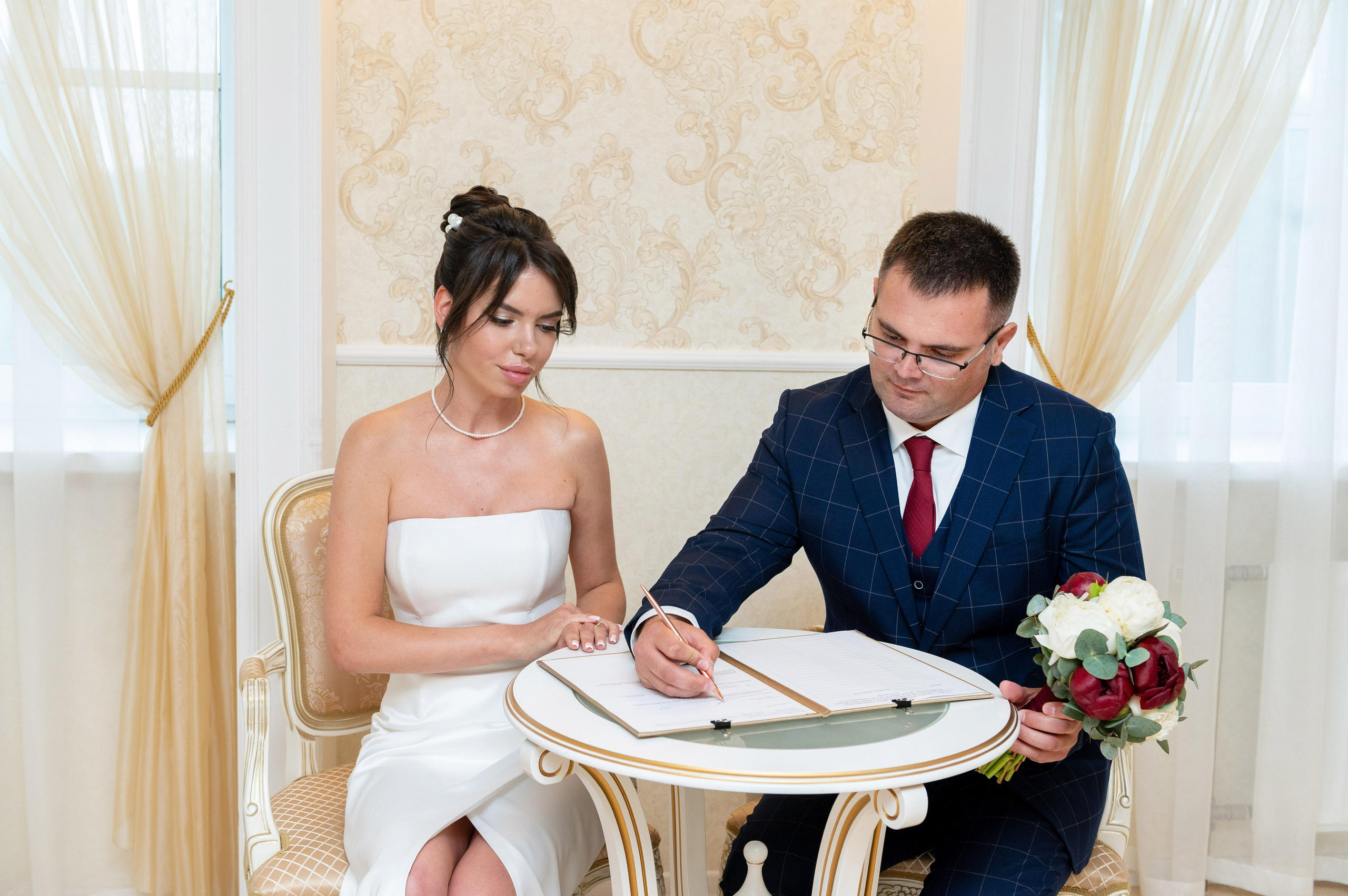 Евгений и Александра (фотосессия под дождём на Исаакиевской площади, свадебная прогулка на Финском заливе). Портретный, семейный и свадебный фотограф в Санкт-Петербурге и в Пушкине Ширяев Денис