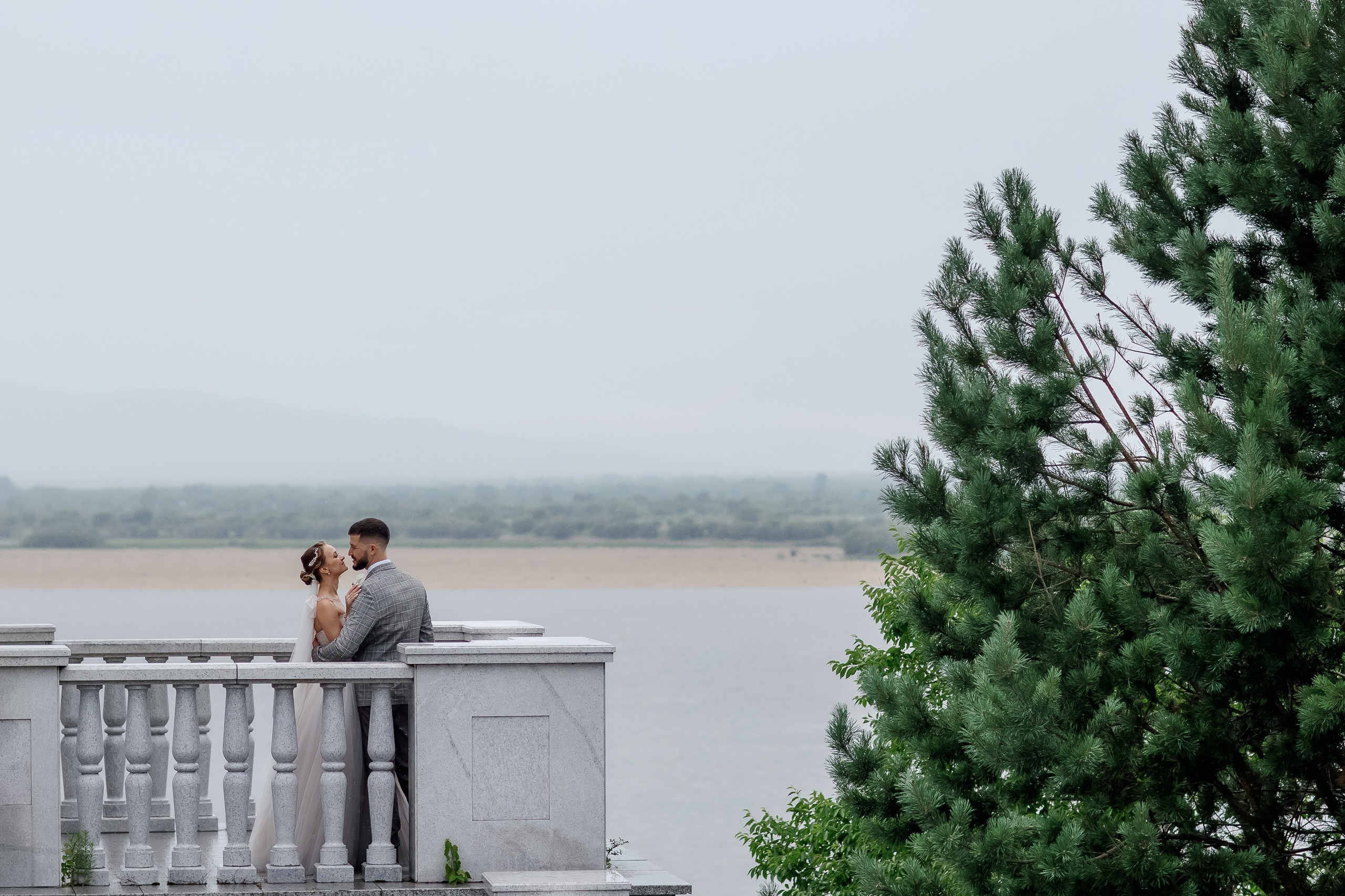 Степан и Ульяна. Утро. Загс. Прогулка. Дождь и солнце. Свадебный фотограф в Хабаровске