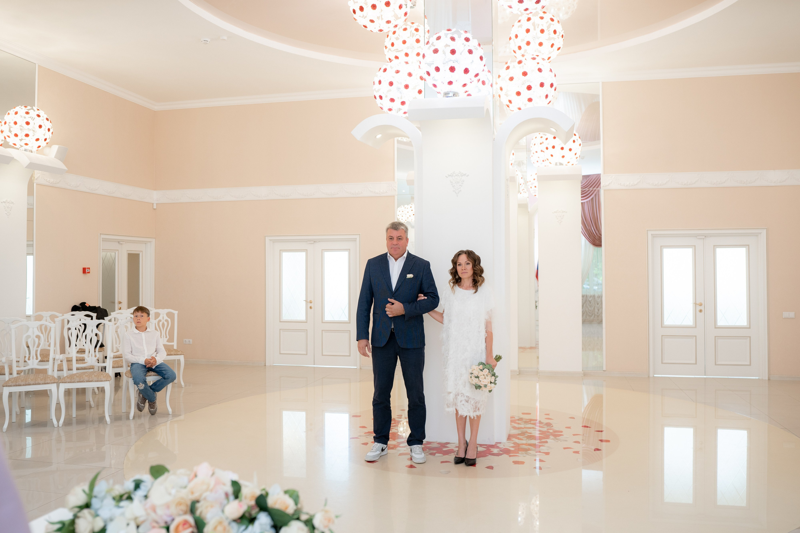 Свадебные фотосессии во дворцах и ЗАГСах Санкт- Петербурга. Свадебный фотограф Александр Невский в Санкт-Петербурге