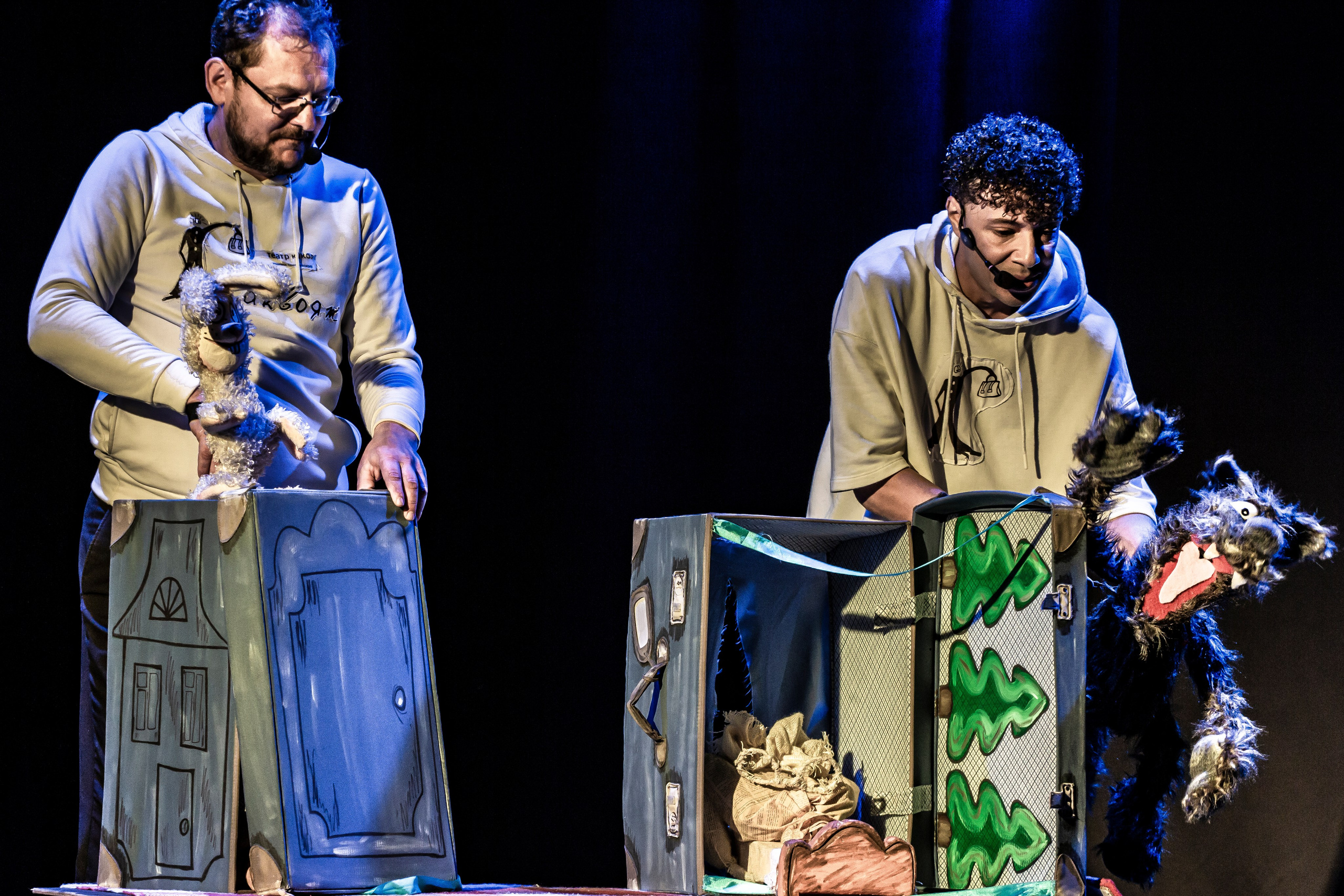 Спектакль театра Саквояж О Красной шапочке. Фотограф в Сочи Юрий Шептаев