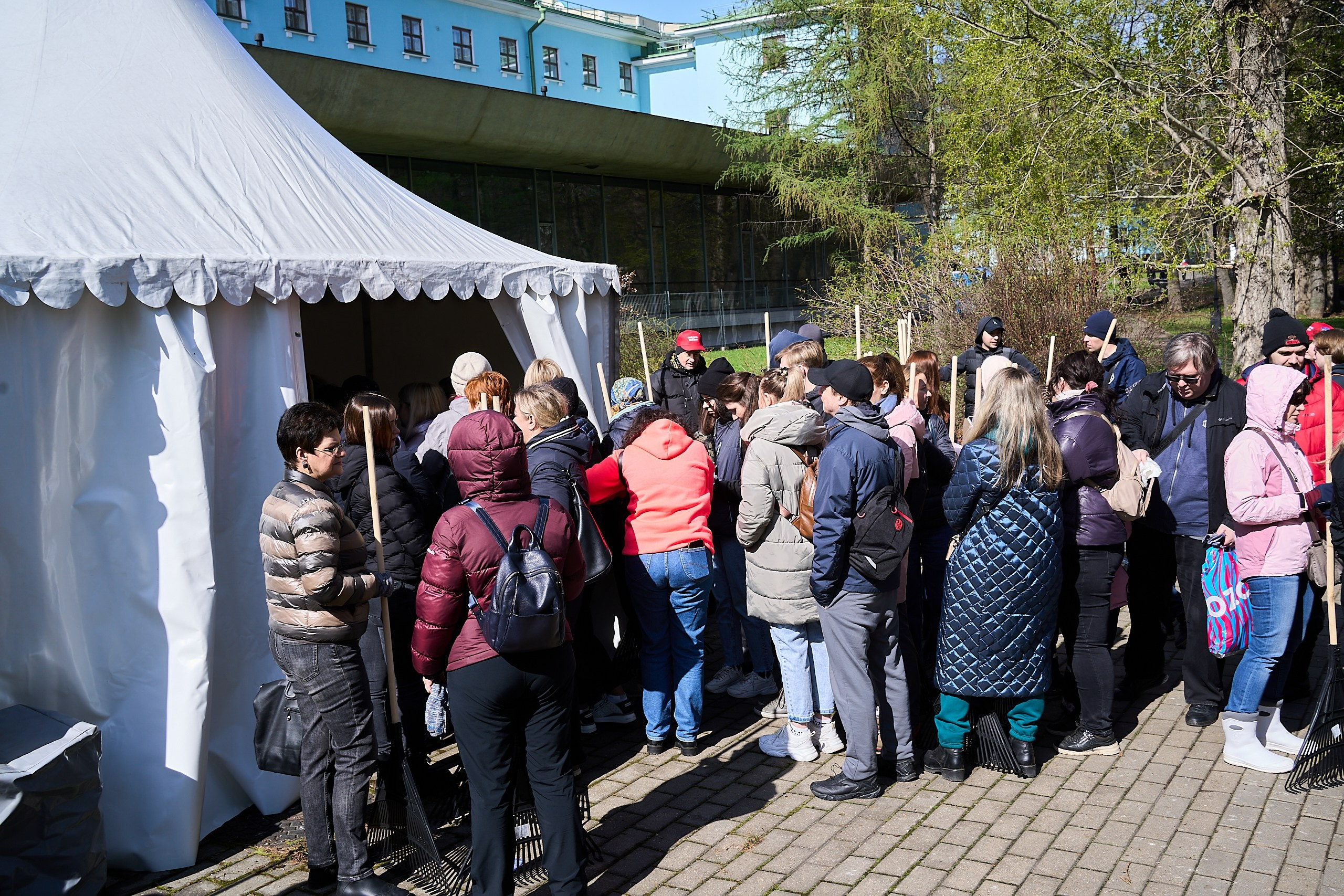 Субботник у Управления делами Мэра и Правительства Москвы. Фотограф и Видеограф в Москве. Олег Корушев