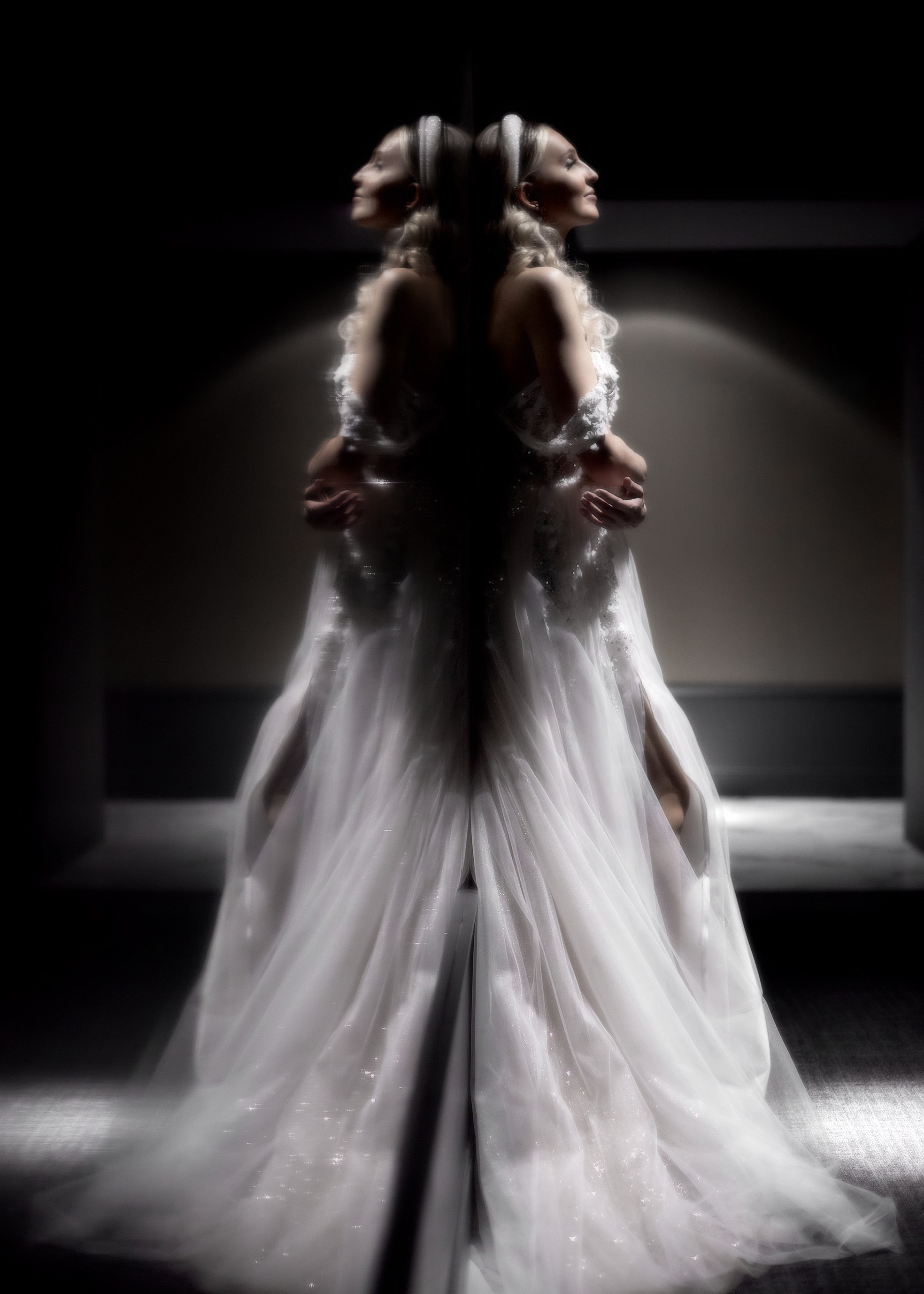 Я профессиональный фотограф, меня зовут Владимир Орешенков. Элегантная фотожурналистика, искренние эмоции, нетривиальные портреты в Санкт-Петербурге.