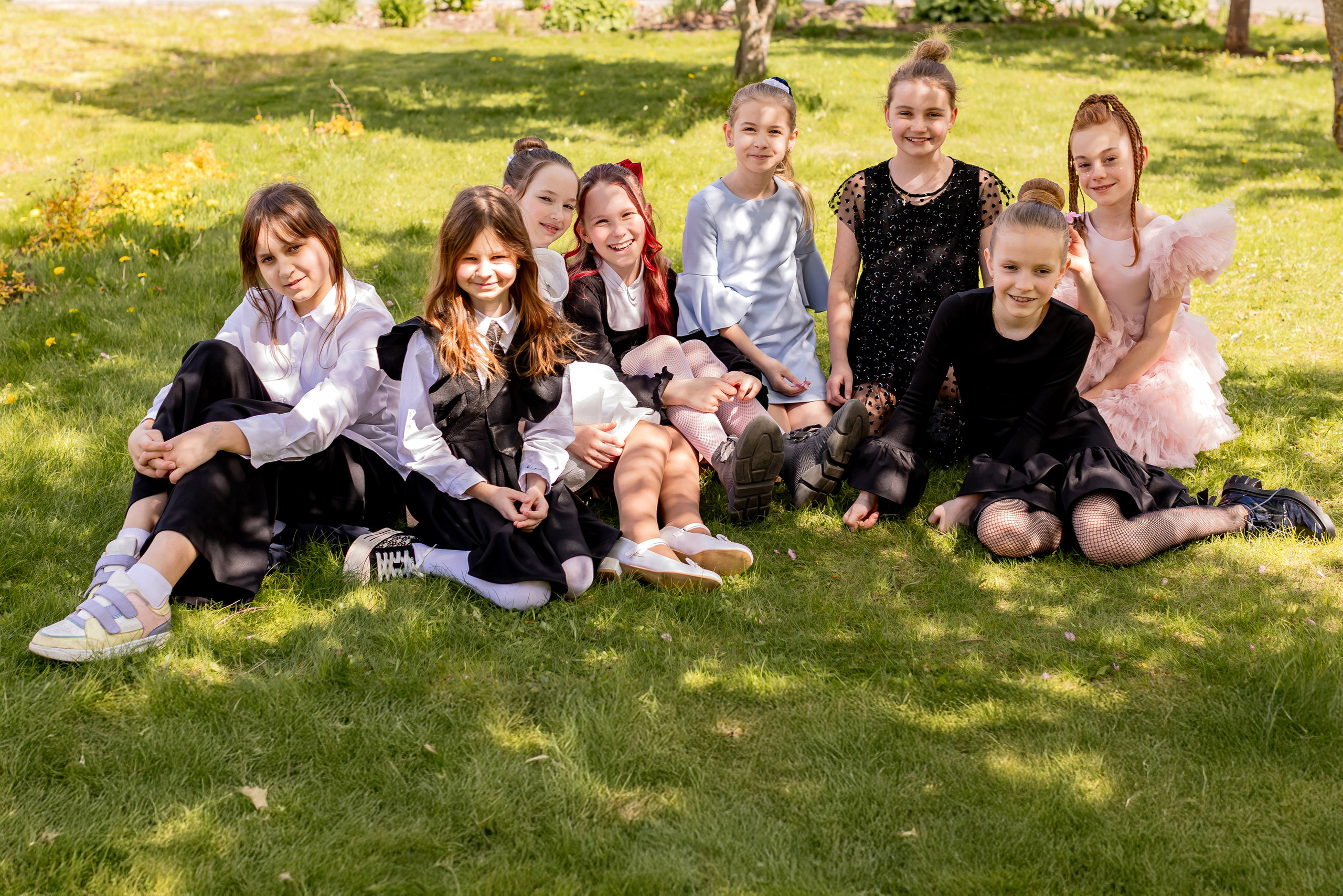 Выпускной в начальной школе на улице. Фотограф и видеограф Москва. Свадебный фотограф, видеограф. Выпускные альбомы. Оживающие альбомы