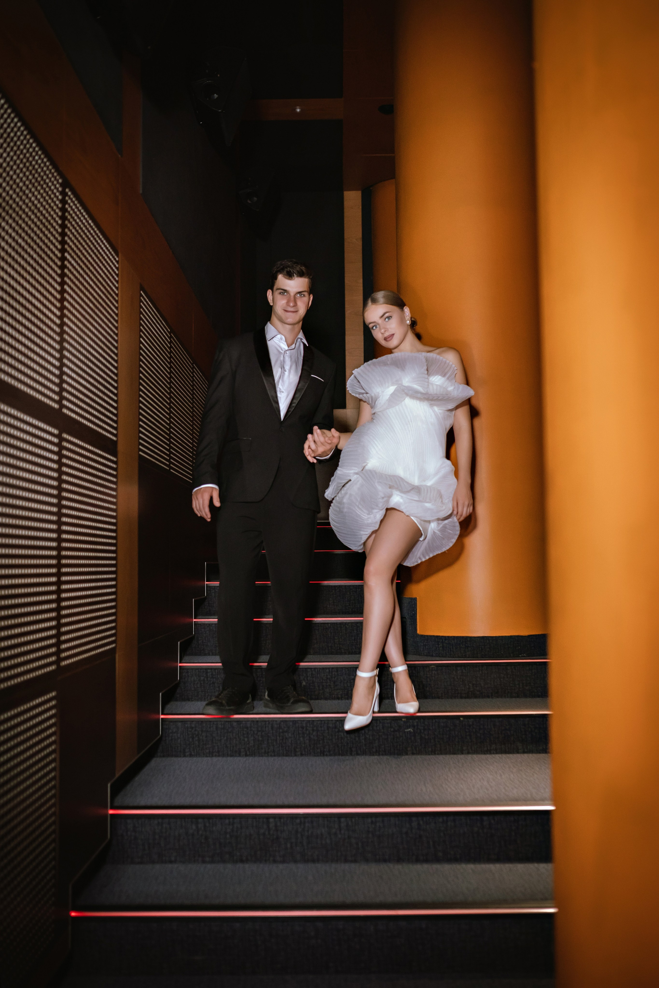 Свадебная фотосессия в кинотеатре. Фотограф и видеограф Москва. Свадебный фотограф, видеограф. Выпускные альбомы. Оживающие альбомы