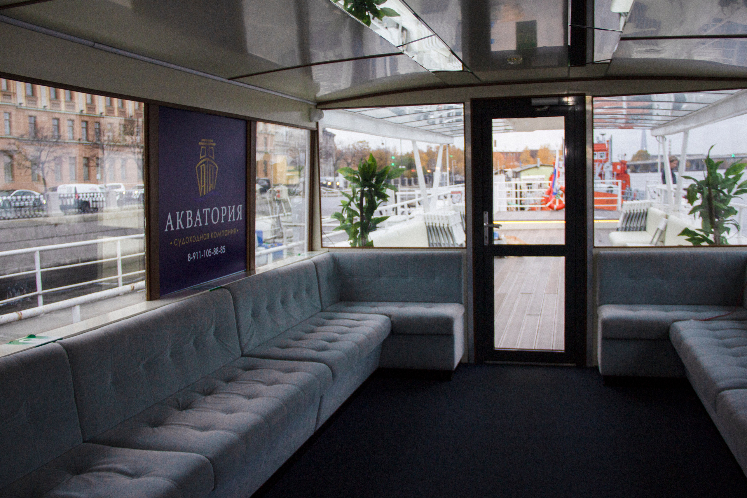 Съемка для сайта аренды катеров в Санкт-Петербурге, подготовка к свадебной прогулке по рекам и каналам. Фотограф в Санкт-Петербурге Смирнова Диана