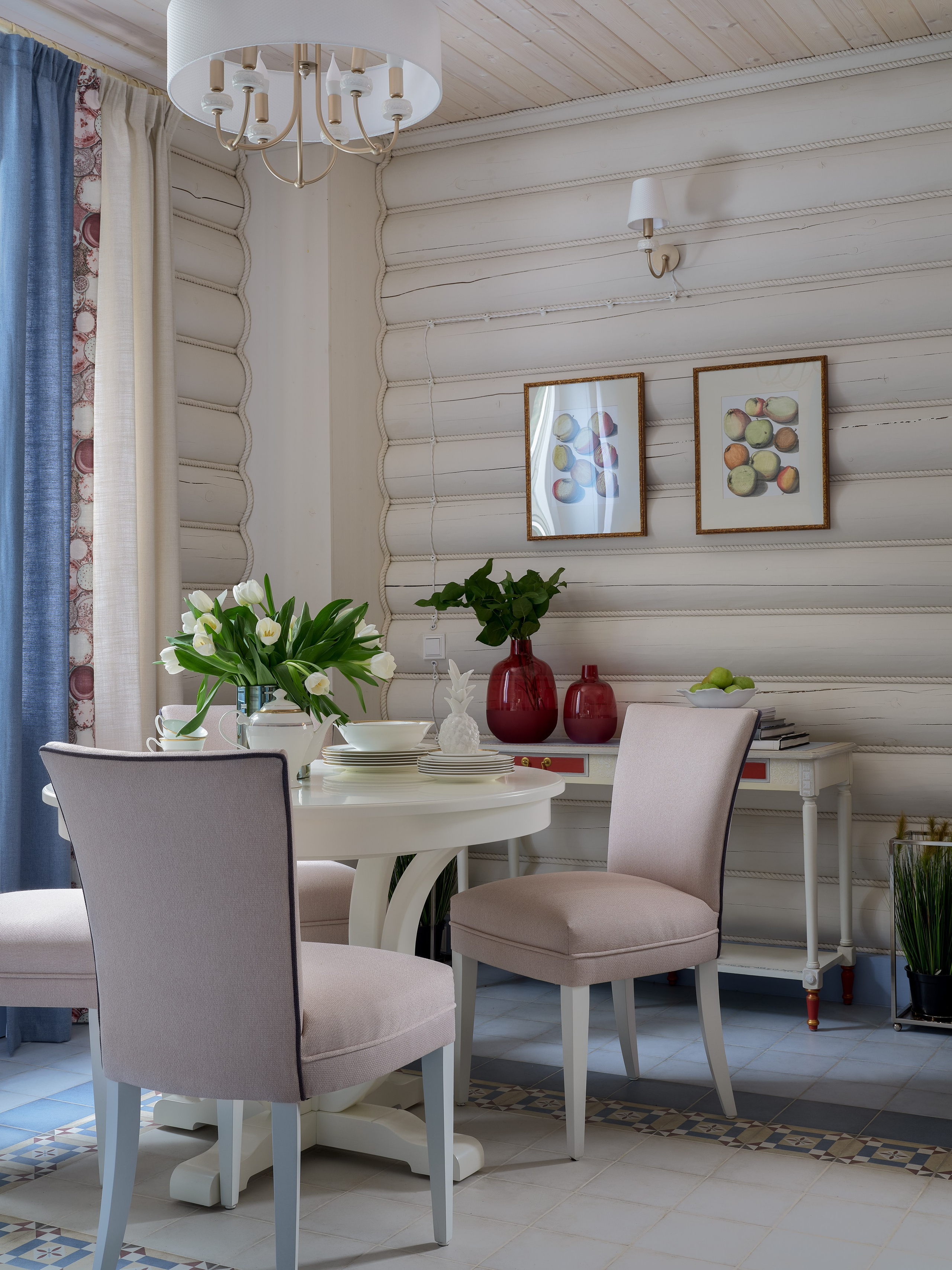 Бревенчатый светлый дом. Фотограф Наталья Вершинина