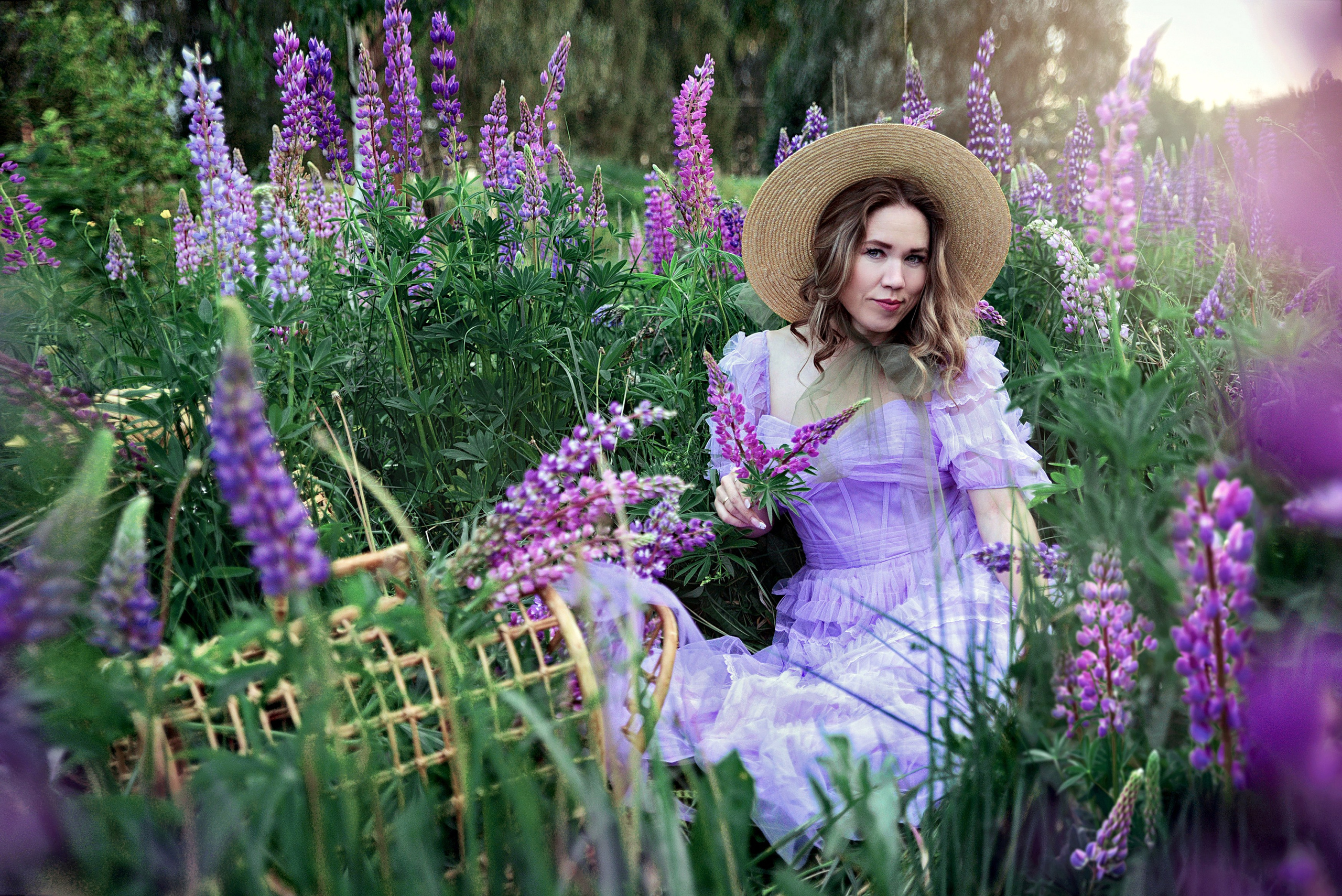 Эльвира. В люпинах. 2025. Художественная фотография. Первова Наталья