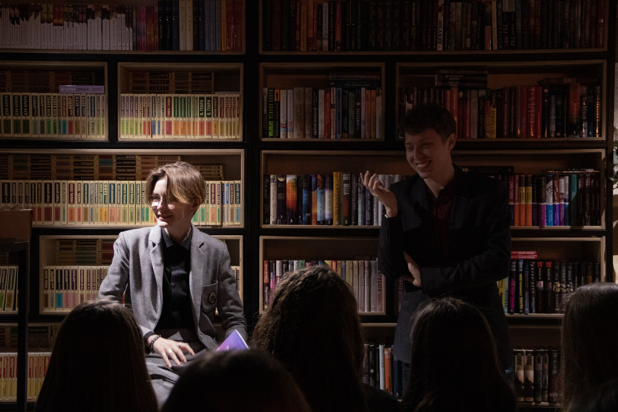 Презентация книги в кофейне «Издательство кофе». Репортажный, промышленный и маркетплейс-фотограф Дмитрий Чернат