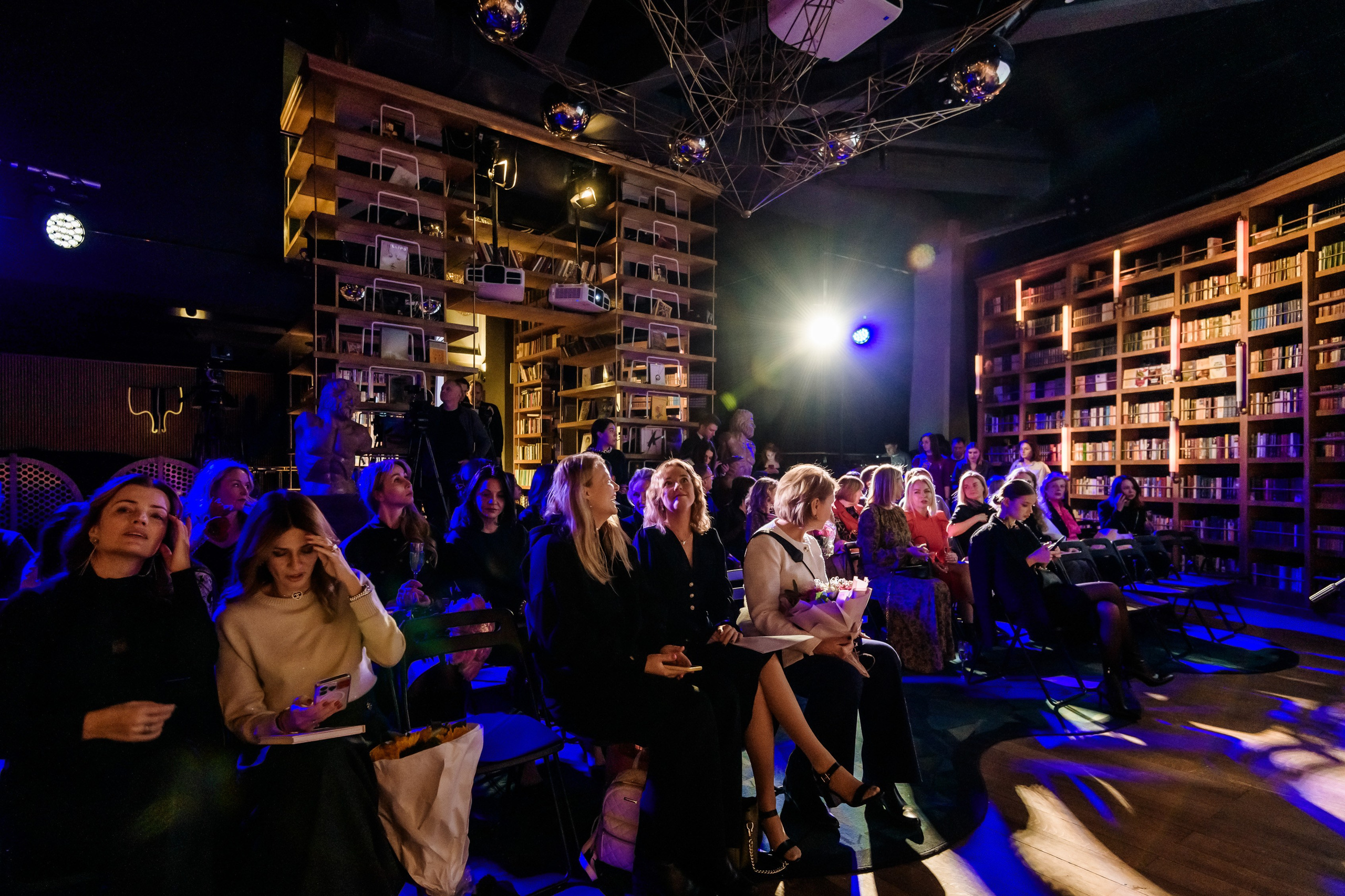 Презентация стихов Надежды. Репортажный фотограф Сергей Дроздов