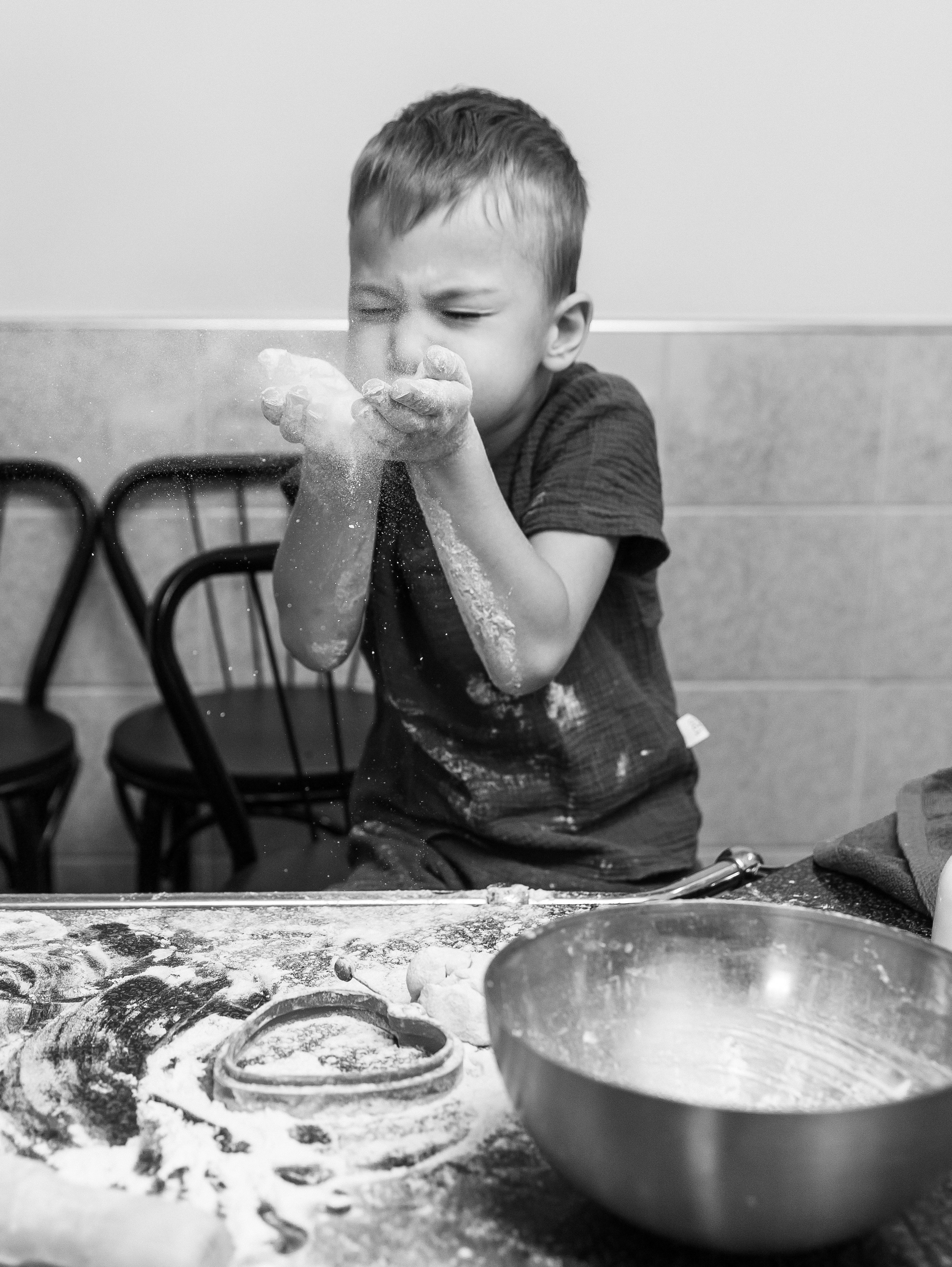 Бабушка и внуки пекут. Фотограф текстиля в Москве Ольга Иванова