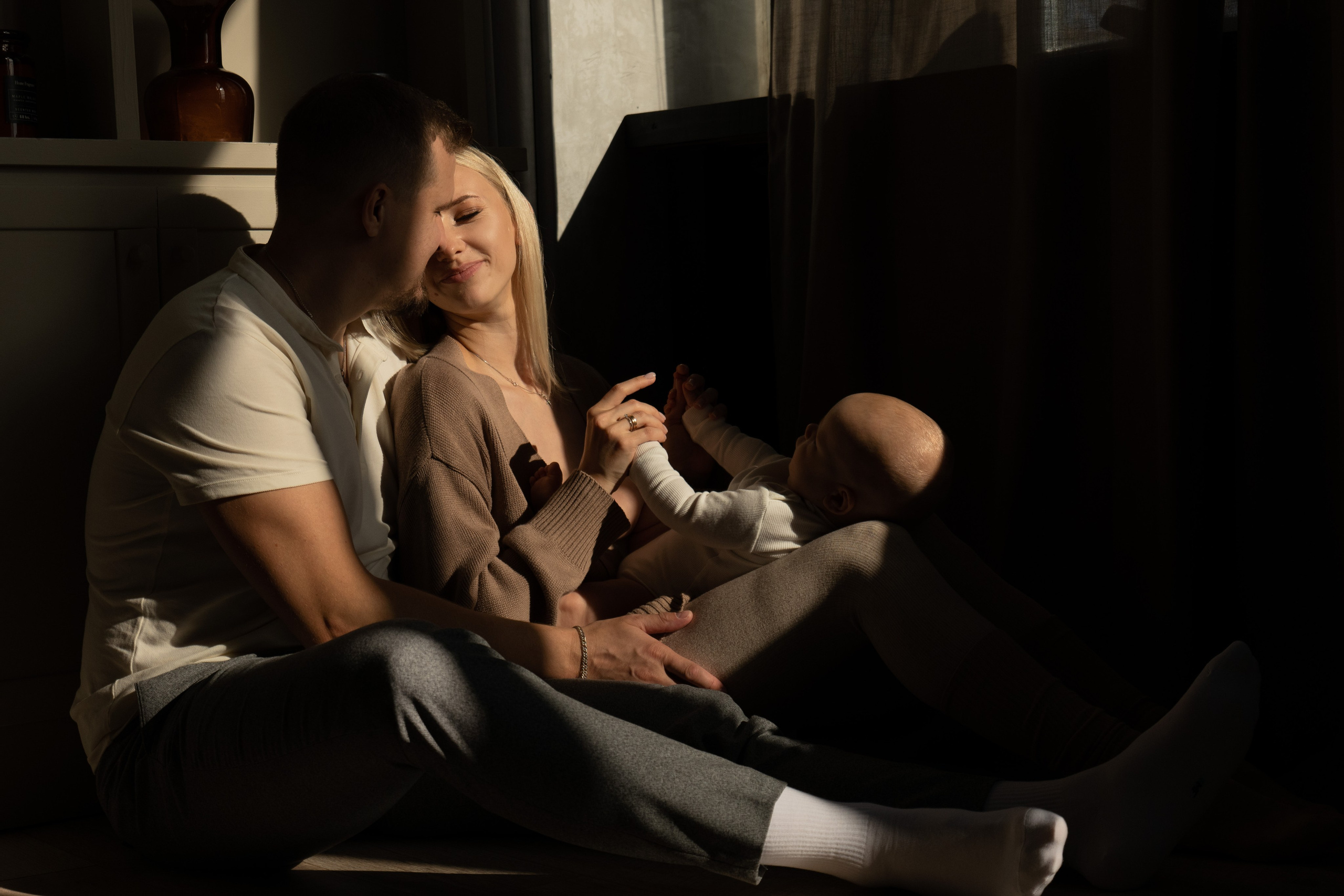 Студийная семейная фотосессия. Фотограф видеограф Ольга Василевская