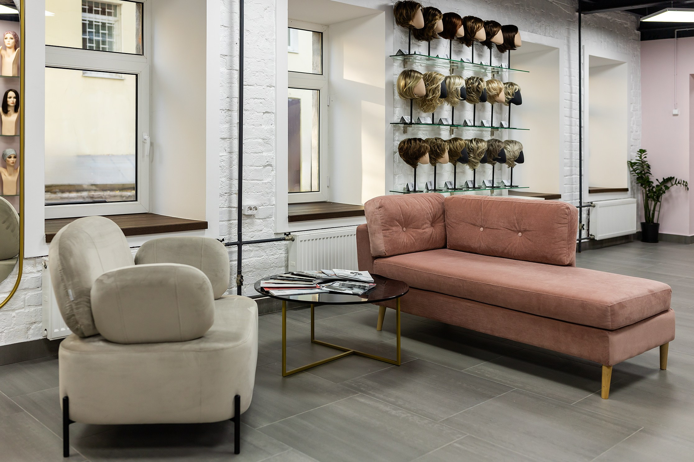 Дом париков. Фотосъемка интерьеров салона париков Шевю. Профессиональный Фотограф в Москве Андрей Славнов