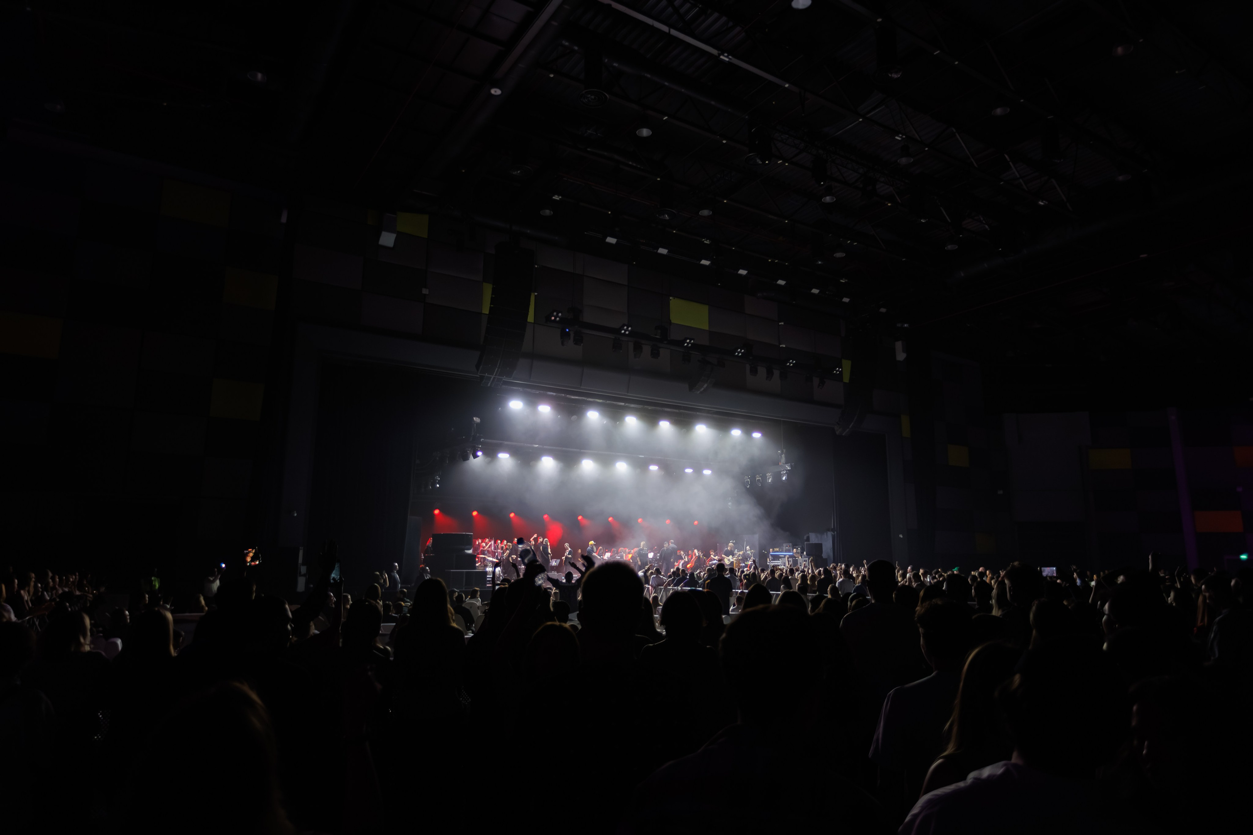 Concert Photography in Dubai — Anton Belyaev Live Performance. Evgen Yatsenko — Photographer in Dubai